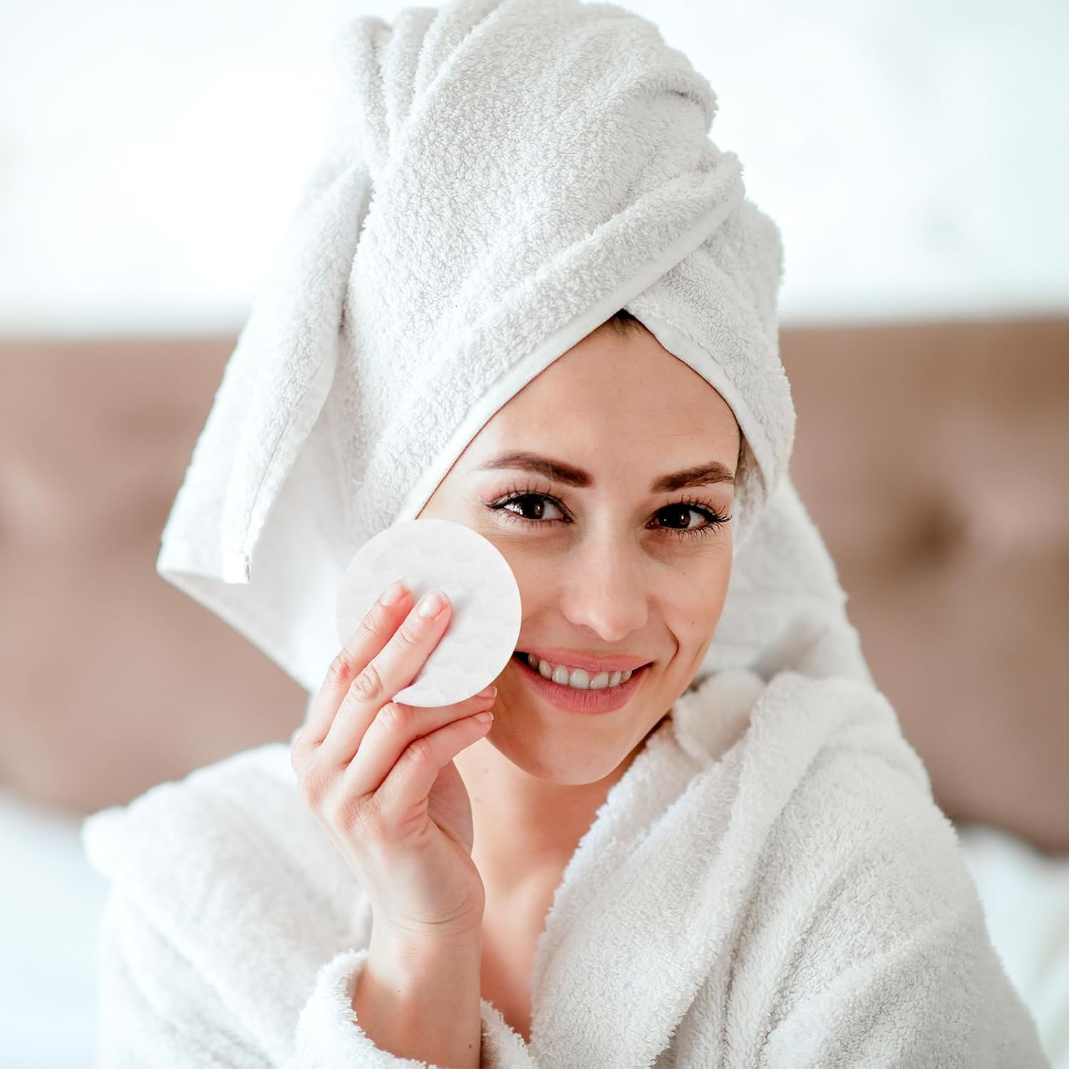 YSHIGUING Makeup Remover Pads for Face 300 Count Premium 100% Cotton Rounds Organic Cotton Rounds, Pearl Cotton Sheet,Hypoallergenic,Lint-Free for Face Cleansing, Applying Facial Toner & Nail Polish image number 4