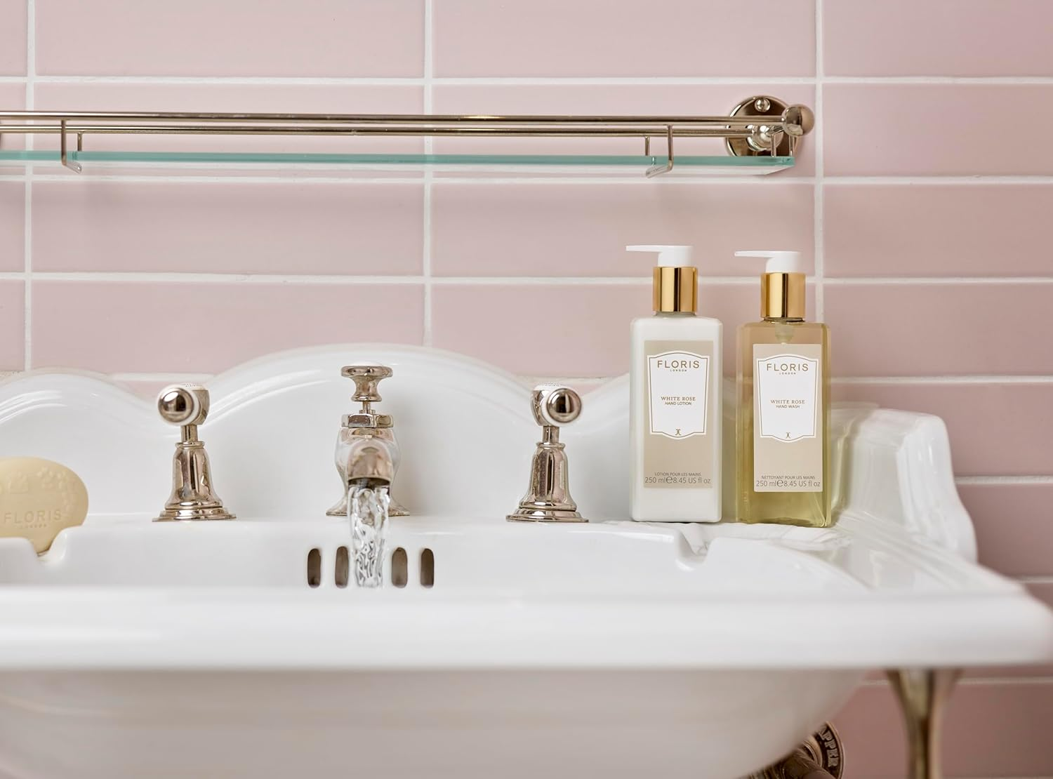 Floris White Rose by Floris London for Women 250Ml Moisturising Bath & Shower Gel image number 3