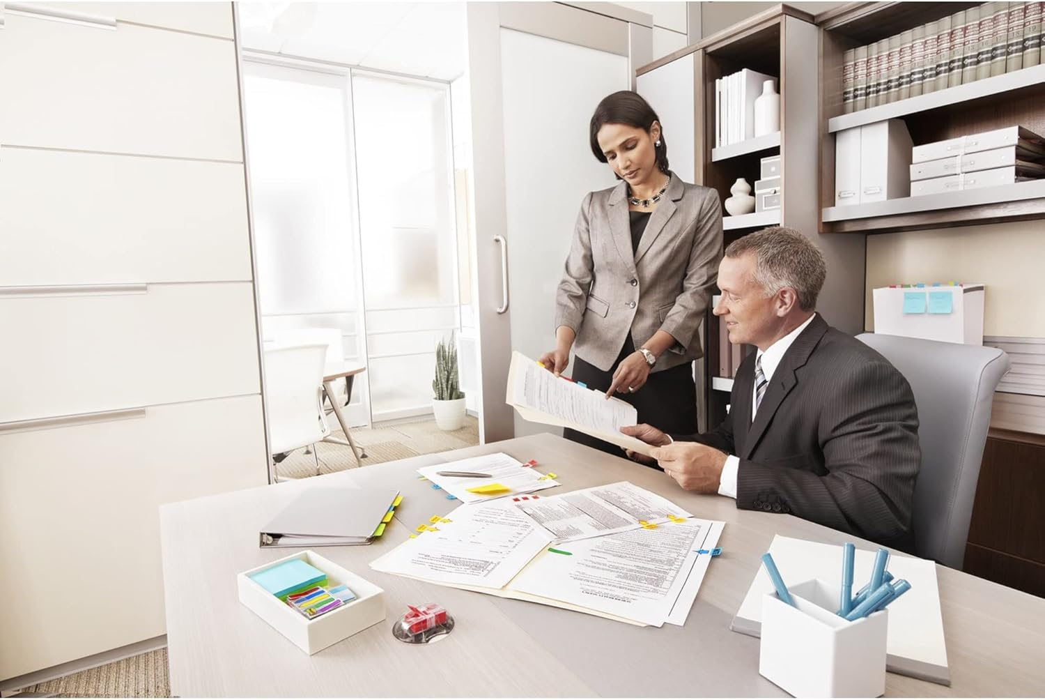 Post-It Message Flags, Sign Here, Red, 1-Inch Wide, 200/Desk Grip Dispenser, 1-Dispenser/Pack image number 5