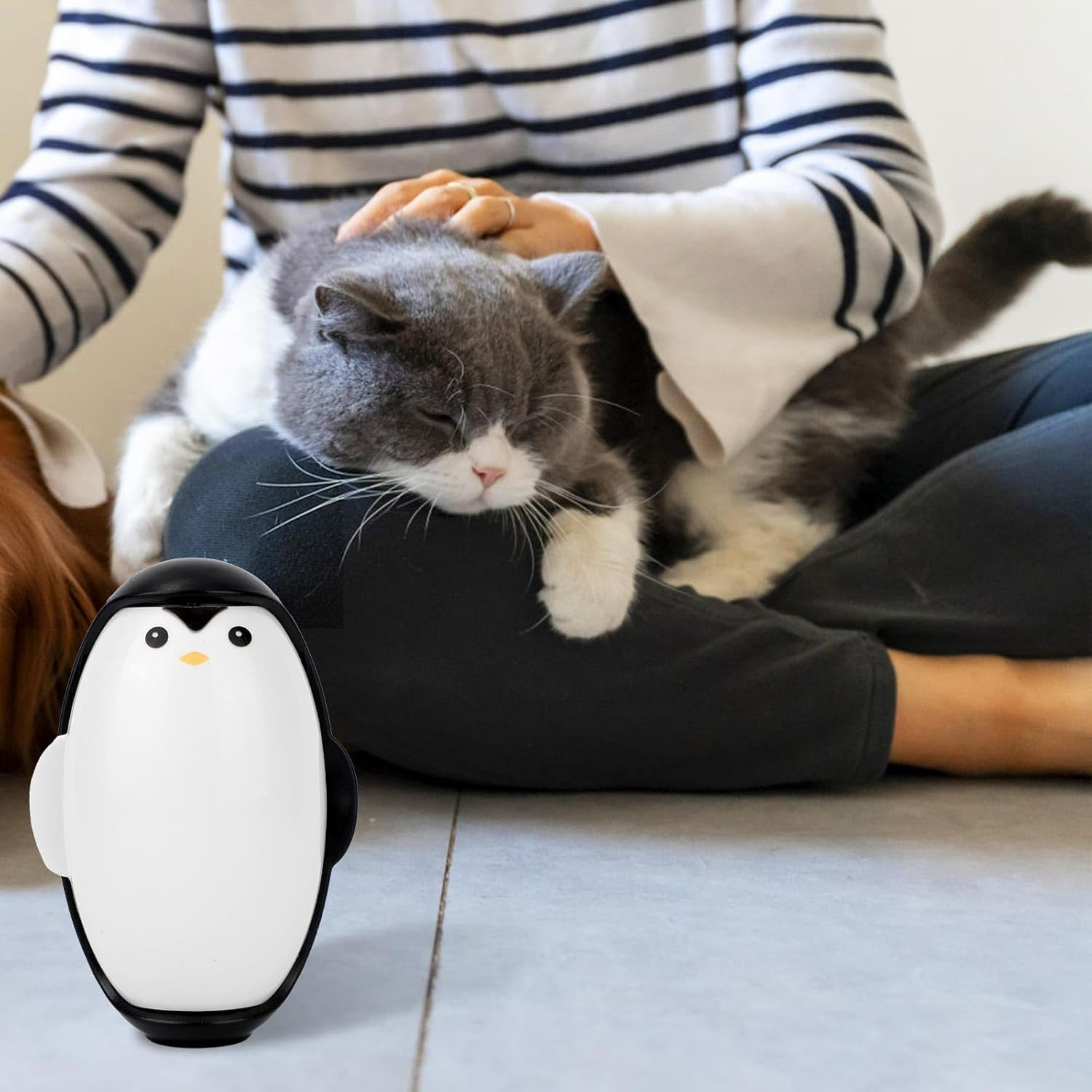 Penguin Lint Roller, Mini Reusable Washable Lint Roller Travel Portable Super Sticky Roller Cute Sticky Lint Remover for Pet Dog Cat Hair Clothes Furniture Sofa image number 3