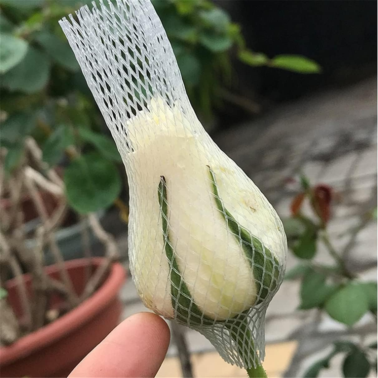 UXOWOXU 100PCS Rose Buds Protection Mesh Cover - Rosebud Protective Netting Covers image number 1