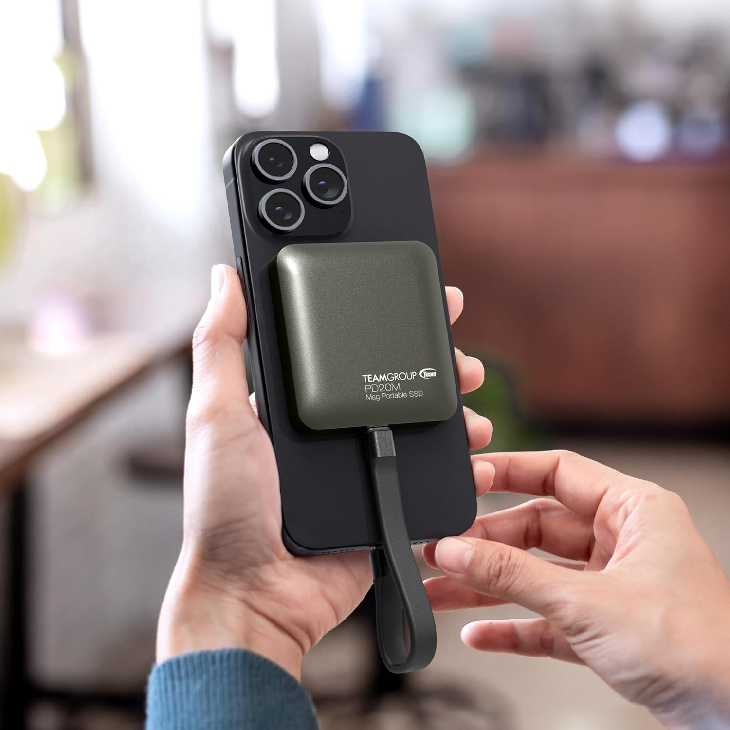 TEAMGROUP PD20M 1TB Mag Portable External Solid State Drive SSD Read up to 2000Mb/S USB 3.2 Gen 2X2 Type-C Compatible with Iphone 15/15 Plus/15 Pro/15 Pro Max TPSEG2001T0C108 image number 1