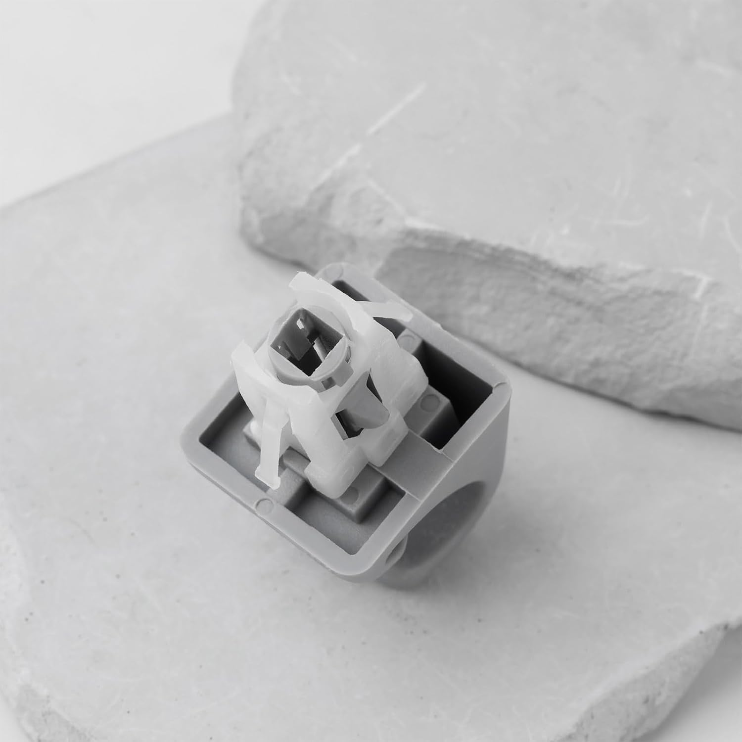 LT Easiyl 2PCS Car Sun Visor Clip Hook Bracket 74348-06030 Compatible with Camry 2002-2008 Compatible with Corolla 2003-2008 image number 5