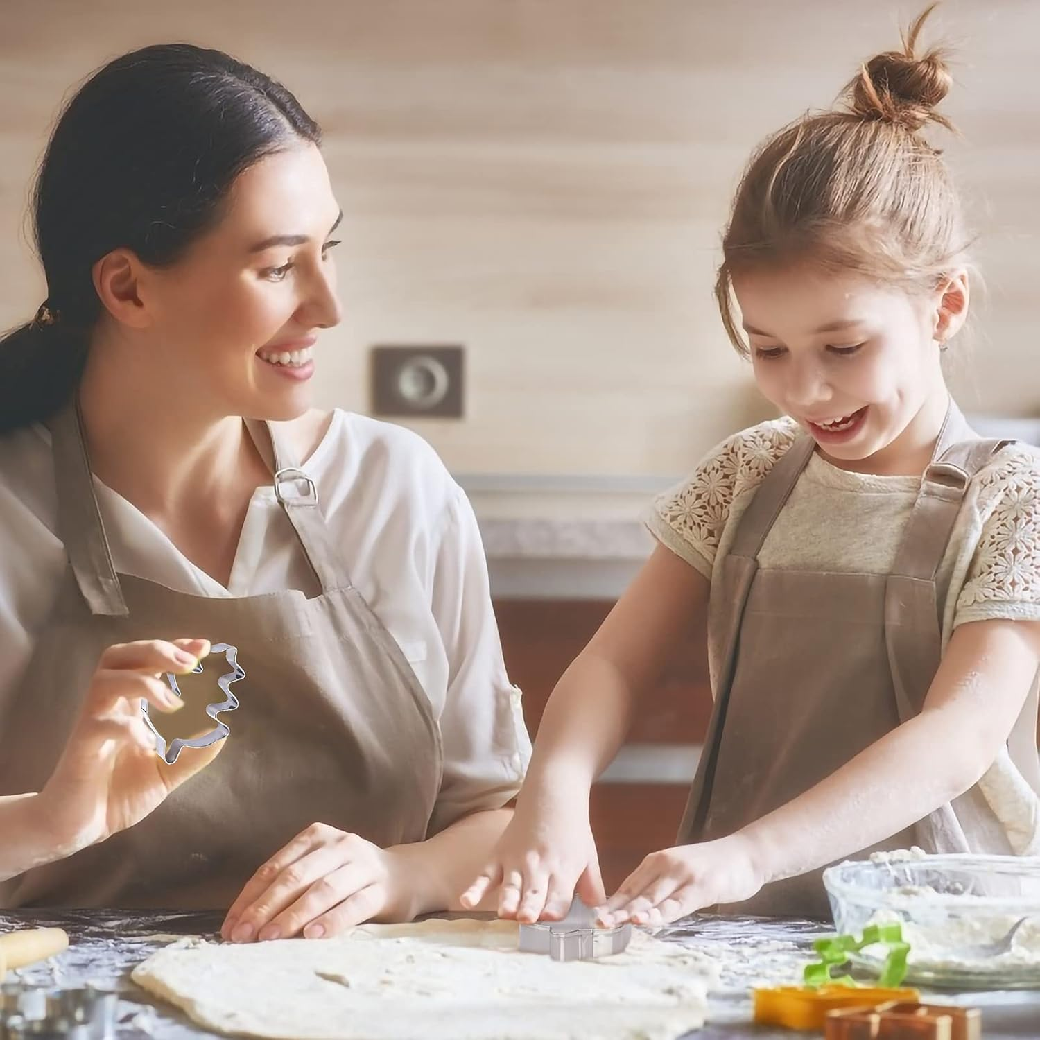 9Pcs Autumn Cookie Cutters, Thanksgiving Stainless Steel Cookie Cutter with Pumpkin Squirrel Hedgehog Mushroom Maple Leaf Pine Cone for Baking Fondant image number 4