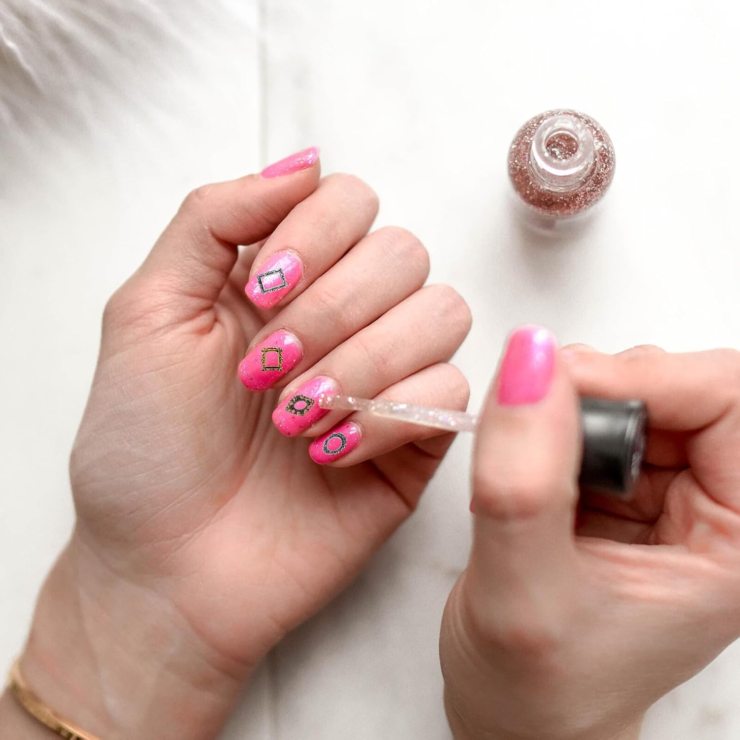 GAROZATION 40Pcs Mini Metal Vintage Picture Frame Nail Art Decorations Baroque Oval and Square Photo Frames for Manicure Nail Charm Accessories image number 2