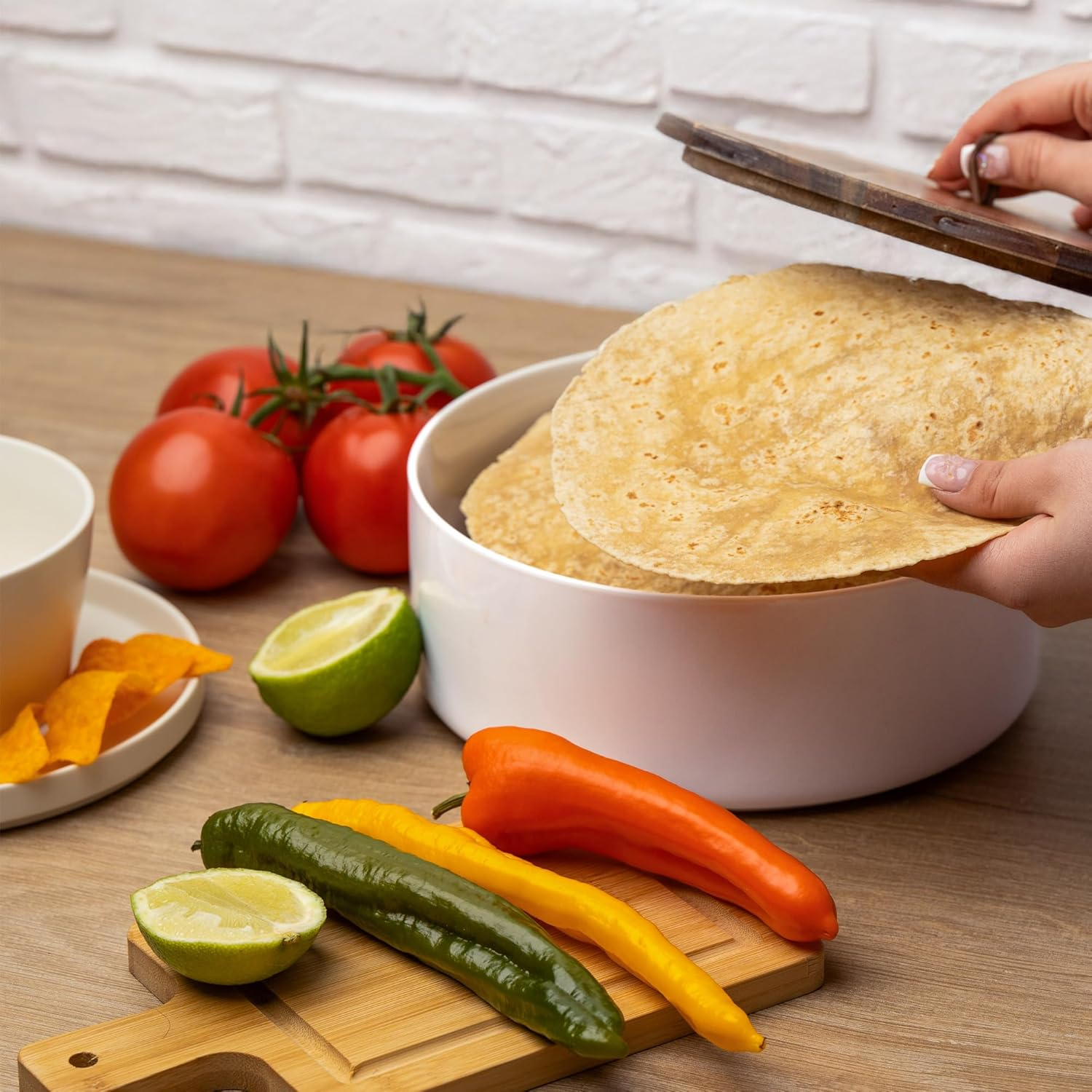 Tortillada - Tortilla Warmer Ceramic with Lid 23.5 Cm, Bread Warmer, Pancake Warmer, Tortilla Holder with Lid - Microwave-Safe