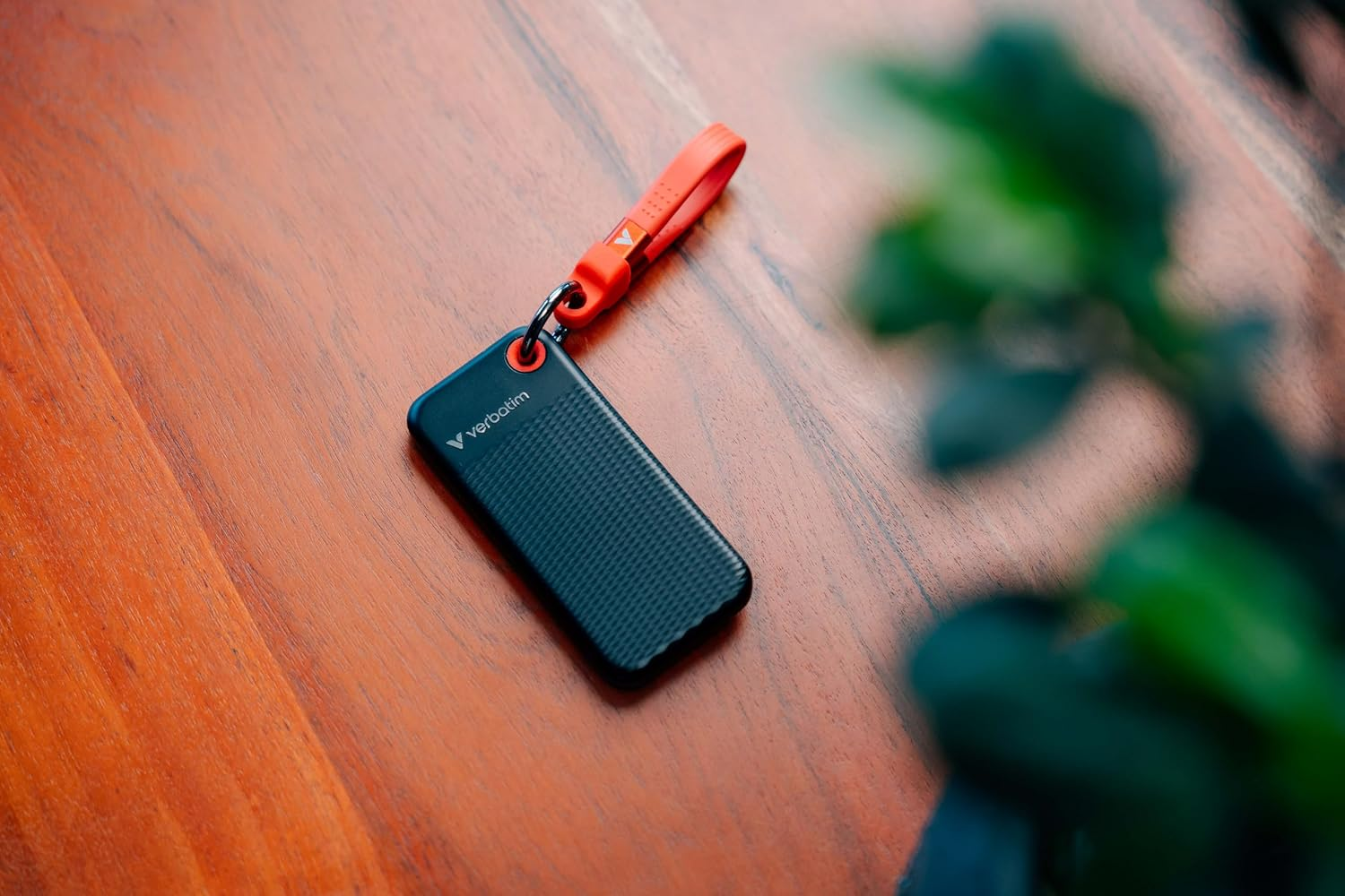 Verbatim Pocket SSD USB 3.2 Gen 2 1TB Black/Red image number 1
