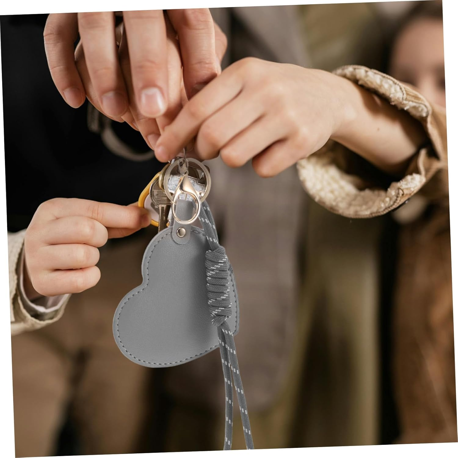 MUSISALY 2Pcs Heart Shaped Compact Mirrors with PU Leather Finish Mini Portable Makeup Touch-Up Mirrors for Women Stylish Keychain Wristlet Accessories for Purses and Wallets - Grey image number 6