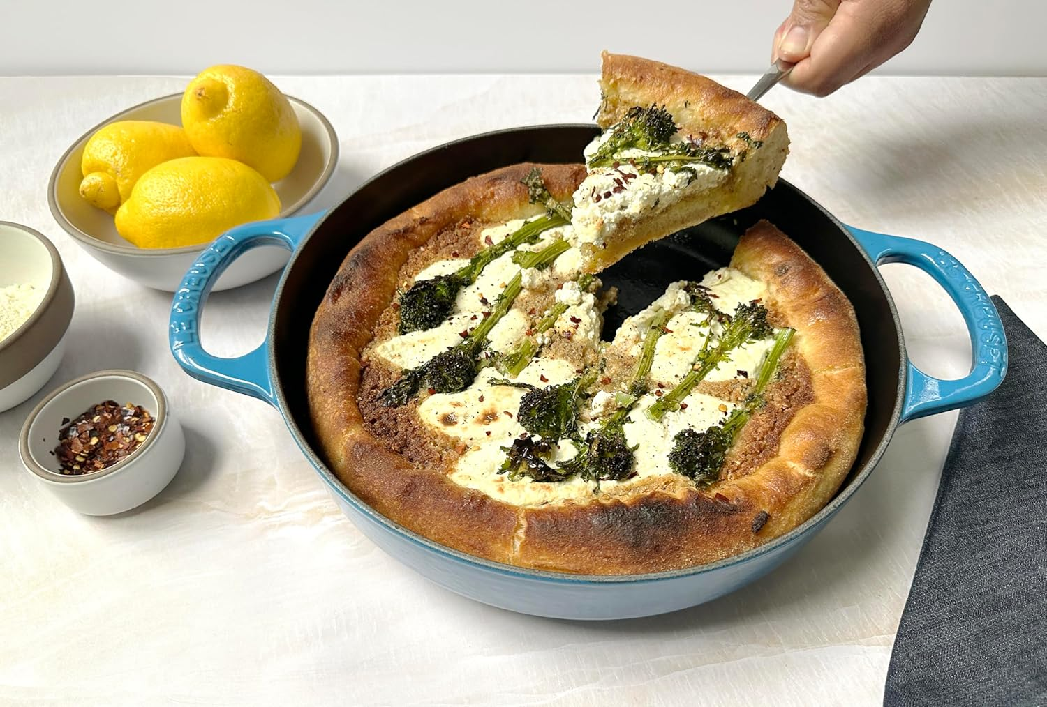 Le Creuset Signature Cast Iron Everyday Pan, 11", Licorice - Caribbean image number 5