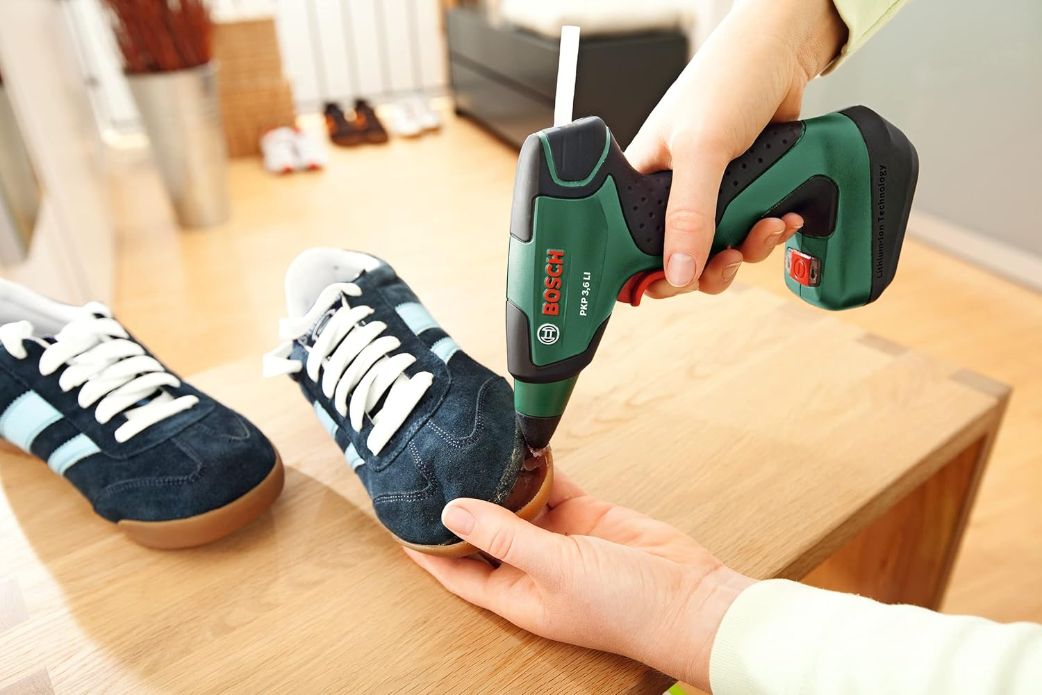 Bosch Accessories 30X Glue Sticks Ultra (Universal Adhesive, Milky, &Oslash; 7 X 150 Mm, Accessories for Glue Guns) image number 4