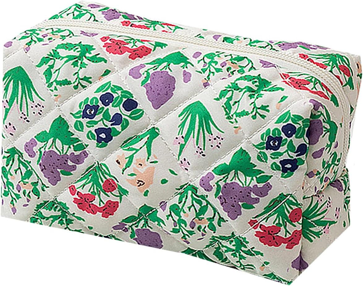 Makeup Bag Quilted Cosmetic Bag Floral Large Pouch,Coquette Toiletry Bag Travel,Large Capacity Aesthetic Makeup Bags Zipper