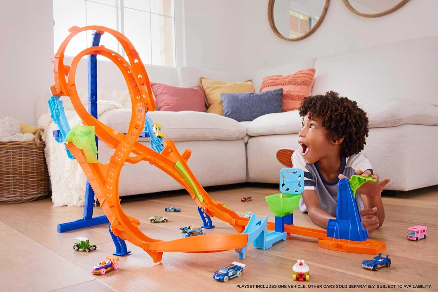 Hot Wheels Track Set with 1 Hot Wheels Car, Tall Figure-8 Track for Race & Stunting, Connects to Other Hot Wheels Tracks, Folds for Convenient Storage Multicolor HMB15 image number 2