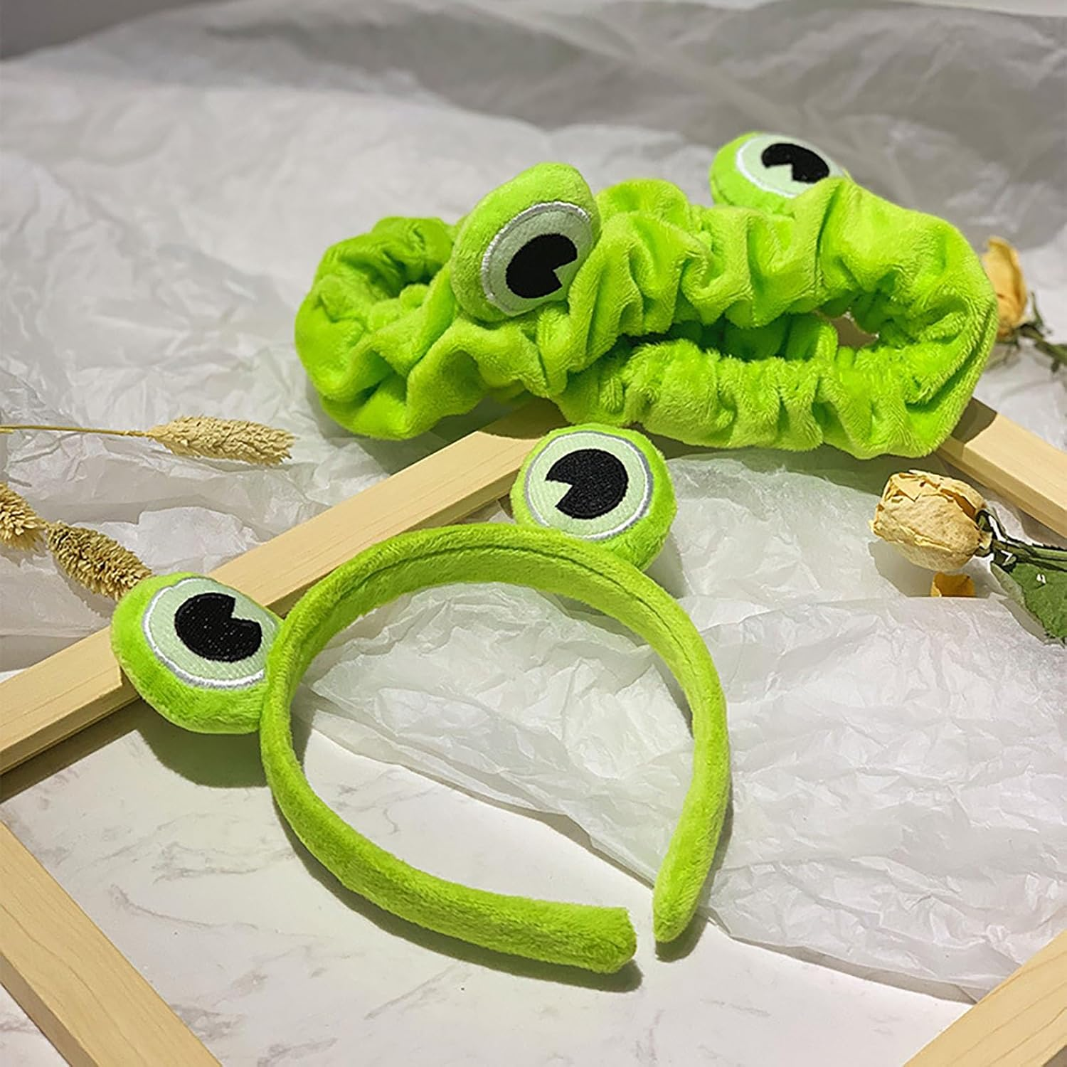 AMYXIYUAN 2Pcs Frog Makeup Headband Stretchy Frog Hair Accessories Cartoon Makeup Headband Elastic Head Band for Face Washing Shower Sports Yoga Beauty Skincare
