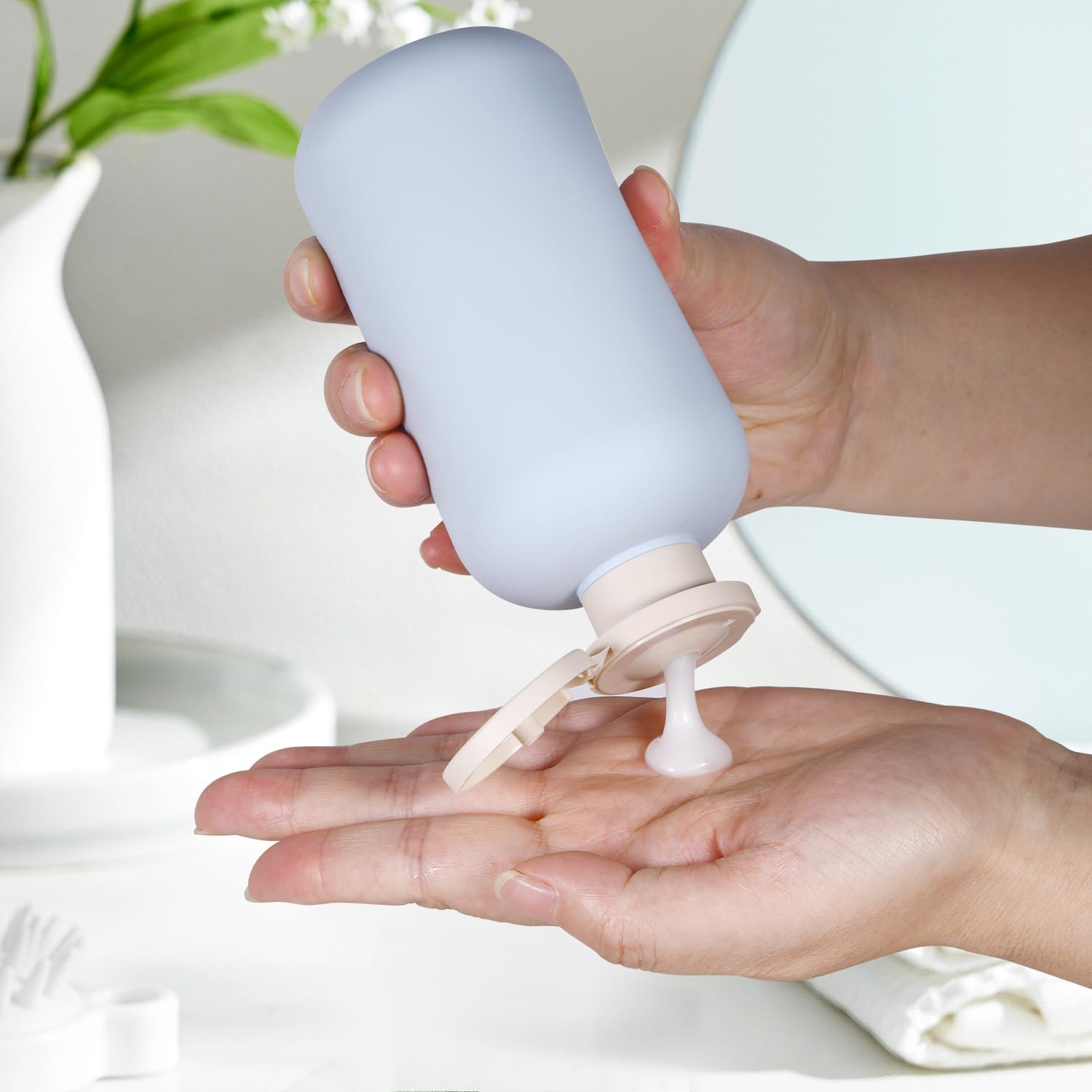 UMETASS Travel Shampoo Bottle, Empty Plastic Squeeze Bottles 10Oz with Flip Cap, Lotion Container for Tavel Size Shampoo and Conditioner image number 3