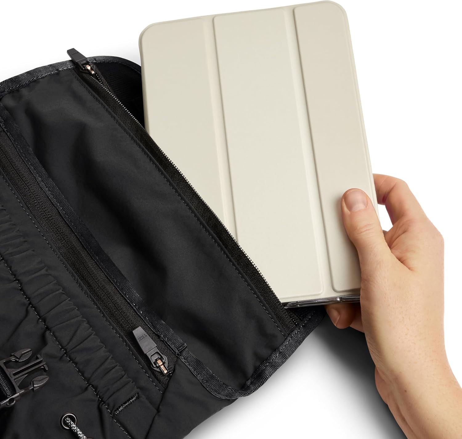 Bellroy Cinch Mini Messenger (6 Liter Lightweight, Compact Shoulder Bag, Water-Resistant Fabric, Effortless Organization) image number 6