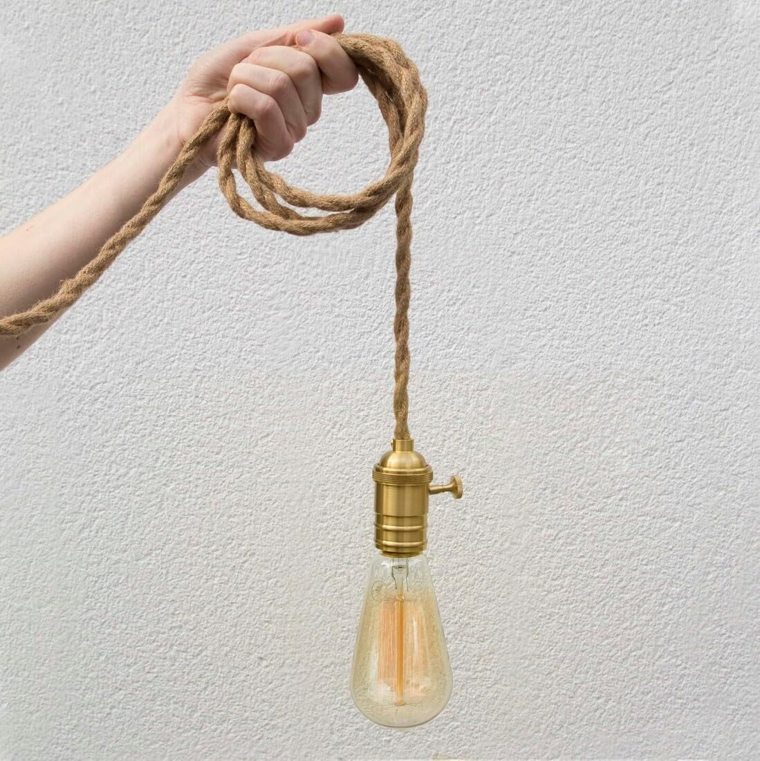 E27 Vintage Brass Lamp Holder with Switch Ideal for Decorative Lamps and Retro Lighting Applications