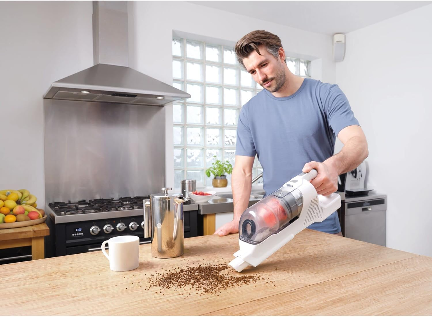 BLACK+DECKER 18V 2-In-1 Powerseries+ Stick Vacuum image number 2