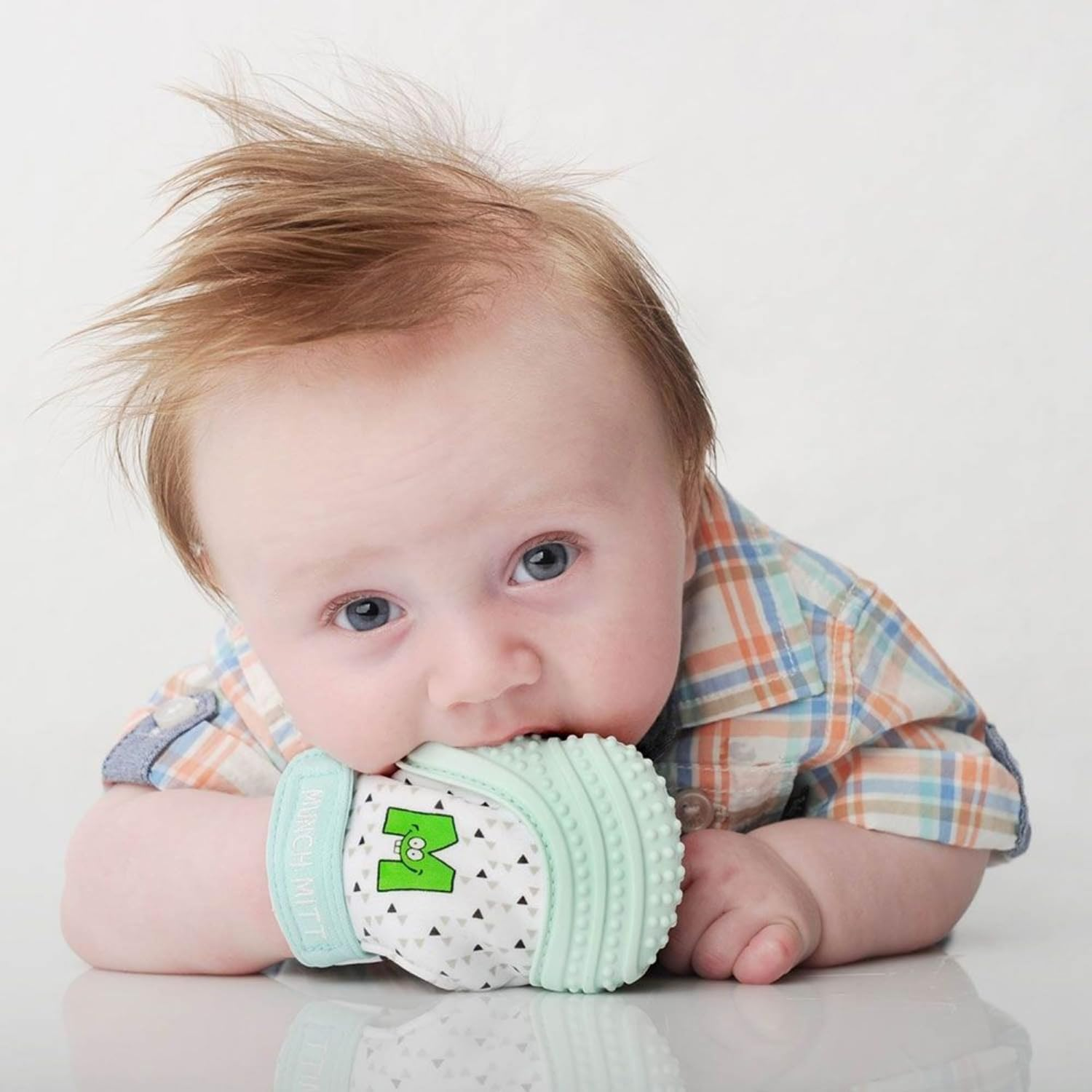 Munch Mitt Bundle Unisex, X1 Mint Green (MM06GT) and X1 Grey Stars (MM08GS) Teething Mittens image number 4