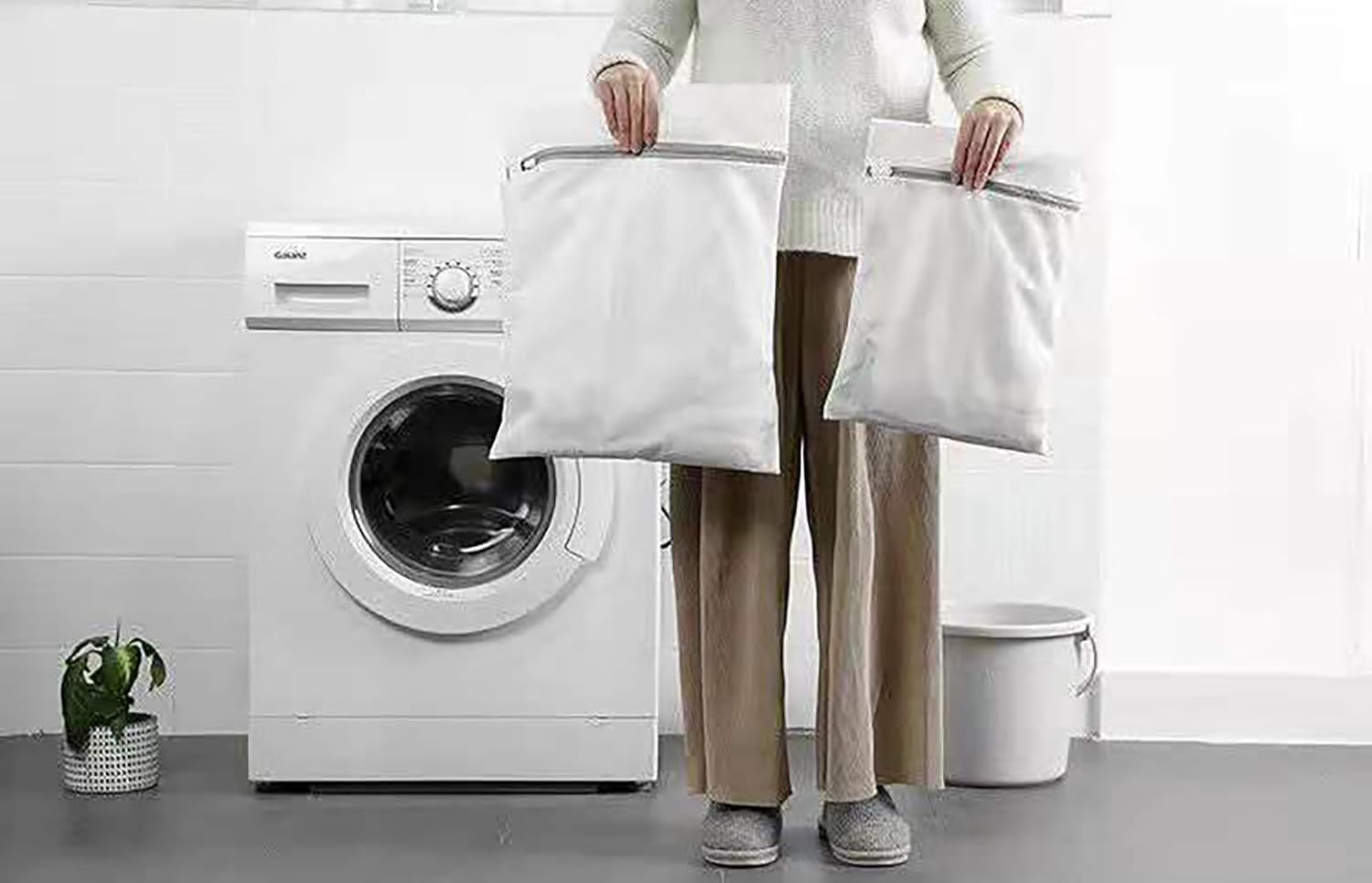 Laundry Bag Set of 3, Light Grey Net Fabric, Large 50X60 Cm, Medium 40X50 Cm, Small 30X40 Cm image number 3