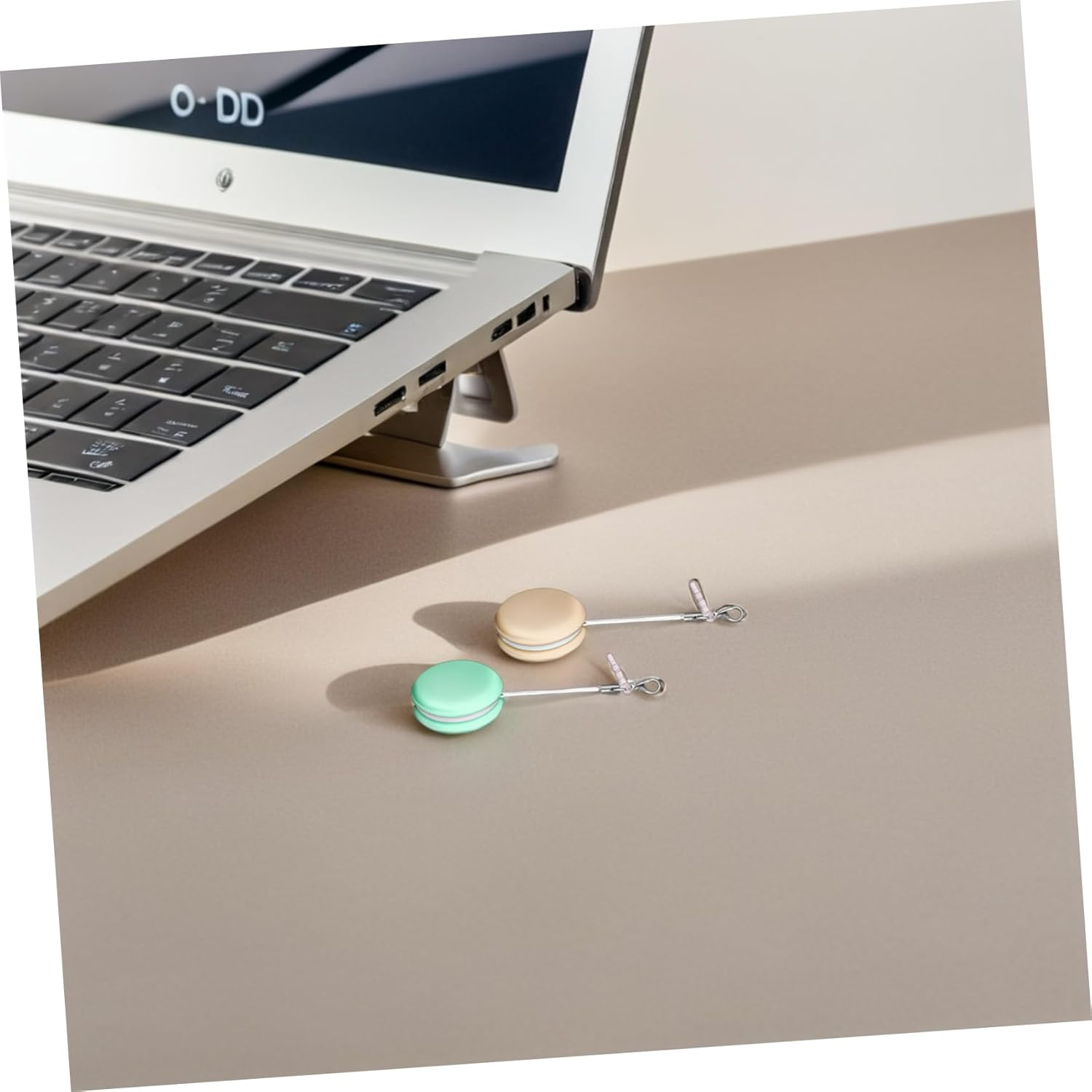 TEHAUX 18Pcs Macaron Phone Screen Cleaner Wipes Set Decorative Lanyards, Portable Mobile Phone Cleaning Wipes for Smartphones, Random 4-Color Mix, Suitable for Daily Use and Travel image number 5