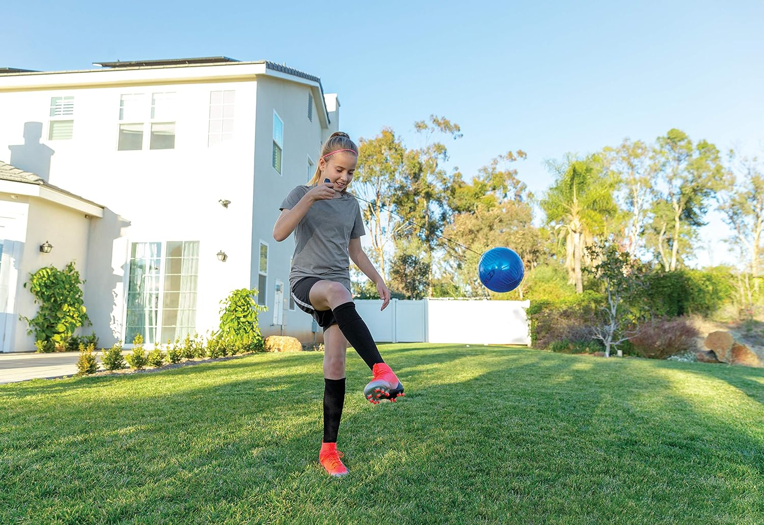 SKLZ Star-Kick Hands-Free Adjustable Solo Soccer Trainer - Fits Ball Sizes 3, 4, and 5 - Volt image number 6