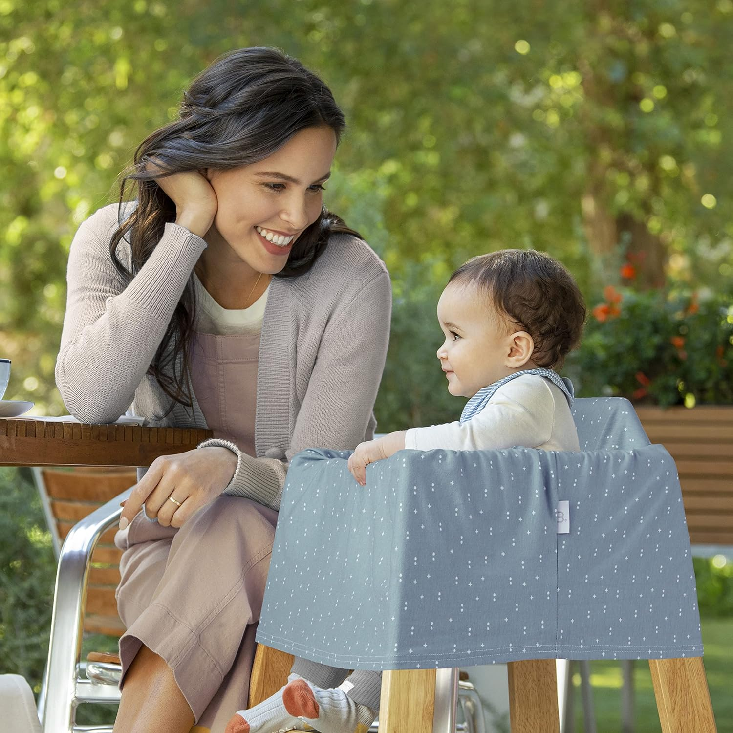 Munchkin Milkmakers 5-In-1 Nursing Cover, Hipsteria Dots image number 5