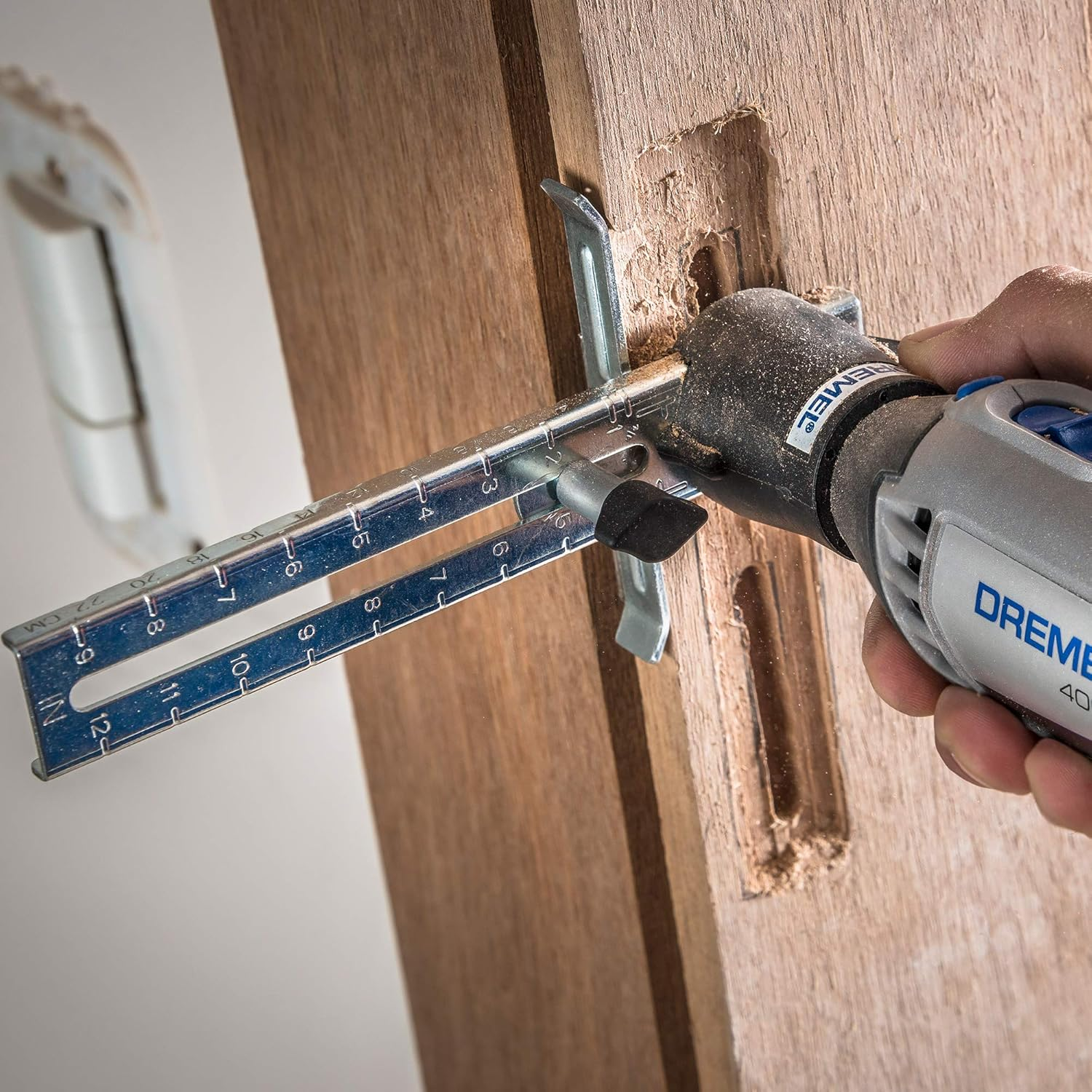 Dremel 678-01 Circle Cutter and Straight Edge Guide image number 5