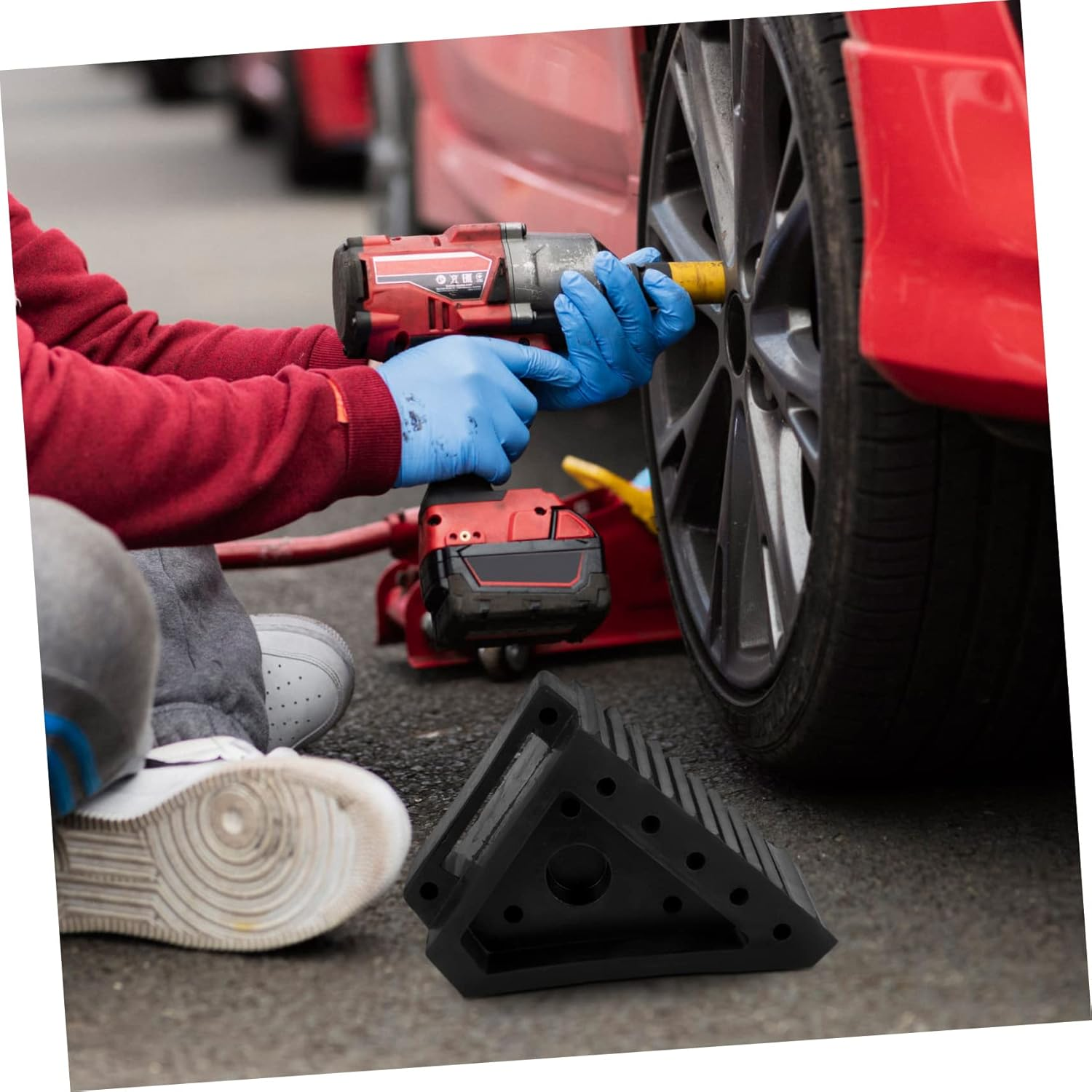 MERRYHAPY Portable Rubber Wheel Chocks Car Stopper Non Slip Tyre Stopper for Wheel Protection in Garage image number 1