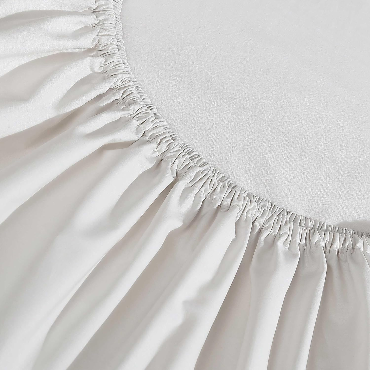 Calvin Klein - King Sheets, Luxuriously Soft Percale Bedding Set, Sustainable Fabric Construction (Naturals Solid Feather White, King) image number 2