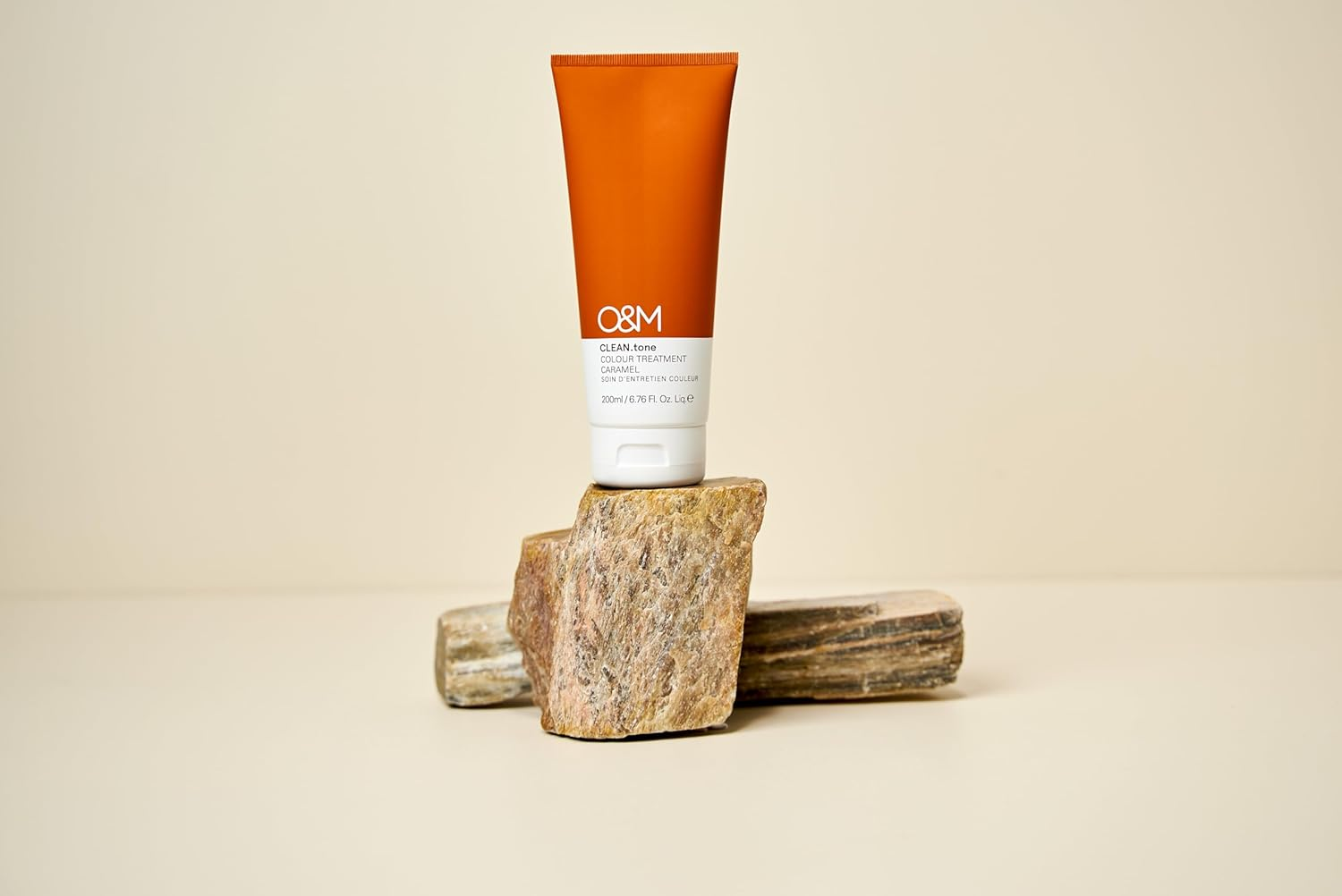 O&M Clean.Tone Caramel Colour Treatment for Blonde to Very Light Blonde Hair- 200Ml- Clean from Sulfates, Parabens, Silicones, MIT, Phthalates,Triclosan, Propylene Glycol & Gluten, PETA Certified, Vegan and Cruelty Free image number 2