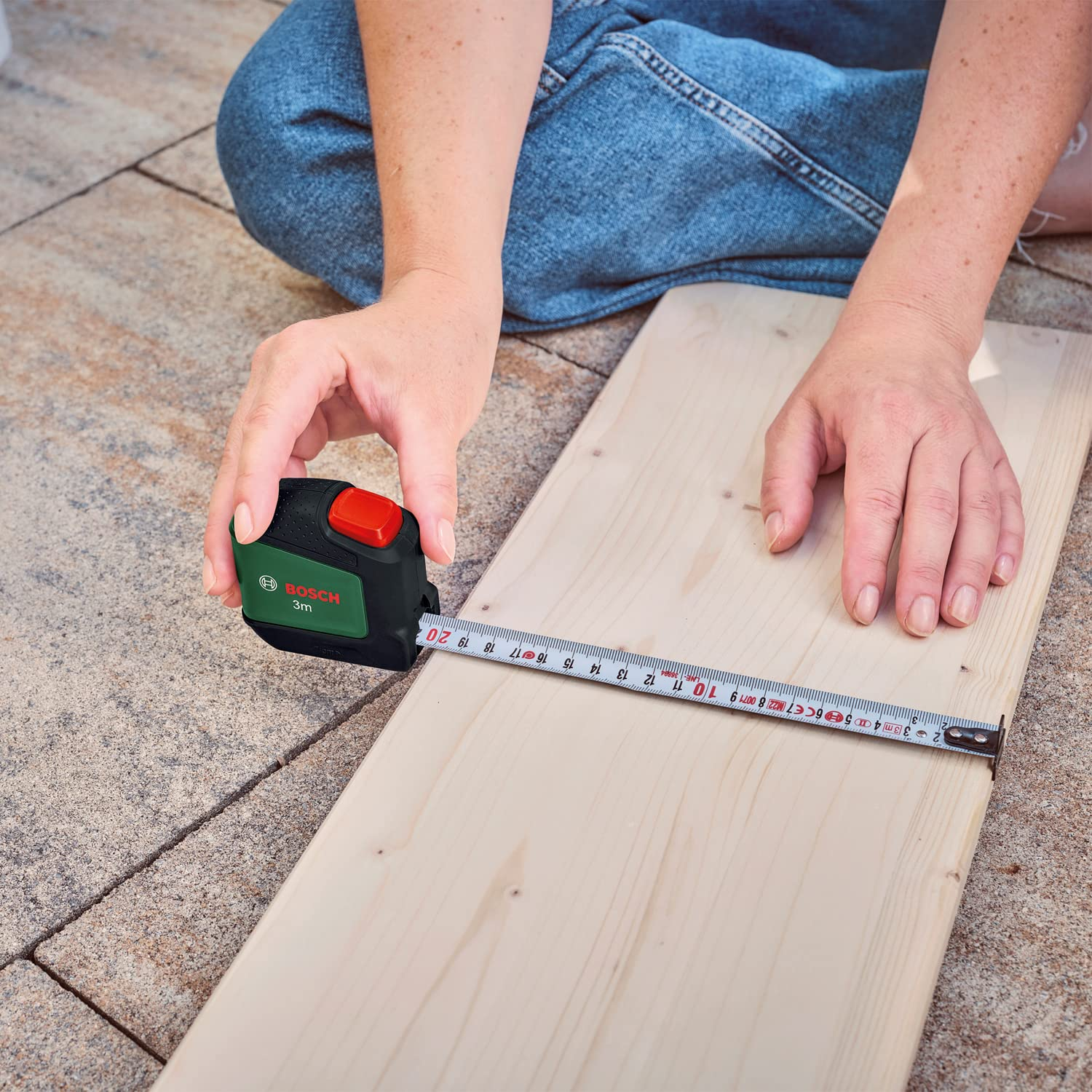 Bosch Home & Garden Tape Measure 3M (Auto Lock; 19Mm Tape Width, Nylon-Coated, Accurate 3-Metre Tape Measure with Two-Direction Hook and Metal Belt Clip) image number 4