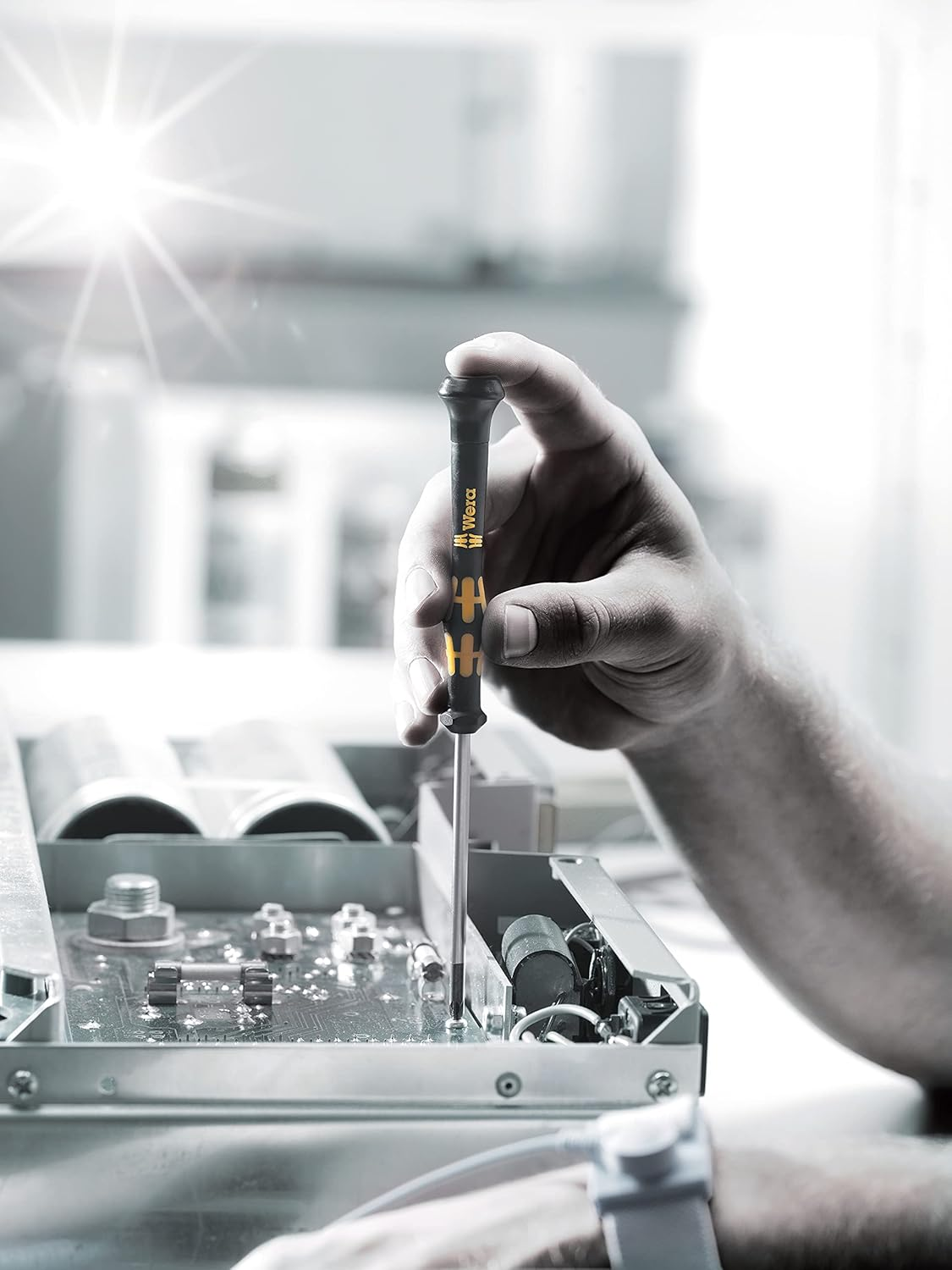 Wera 1567 Torx HF ESD Micro Screwdriver with Holding Function, TX 9 X 60 Mm Size image number 5