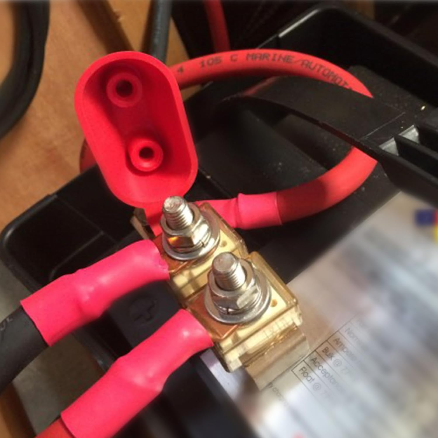 GLOSO IPBF Marine Battery Fuse Terminal Fuses Ignition Protected Current Protection for Automotive Marine Use (200A-2Pack) image number 1