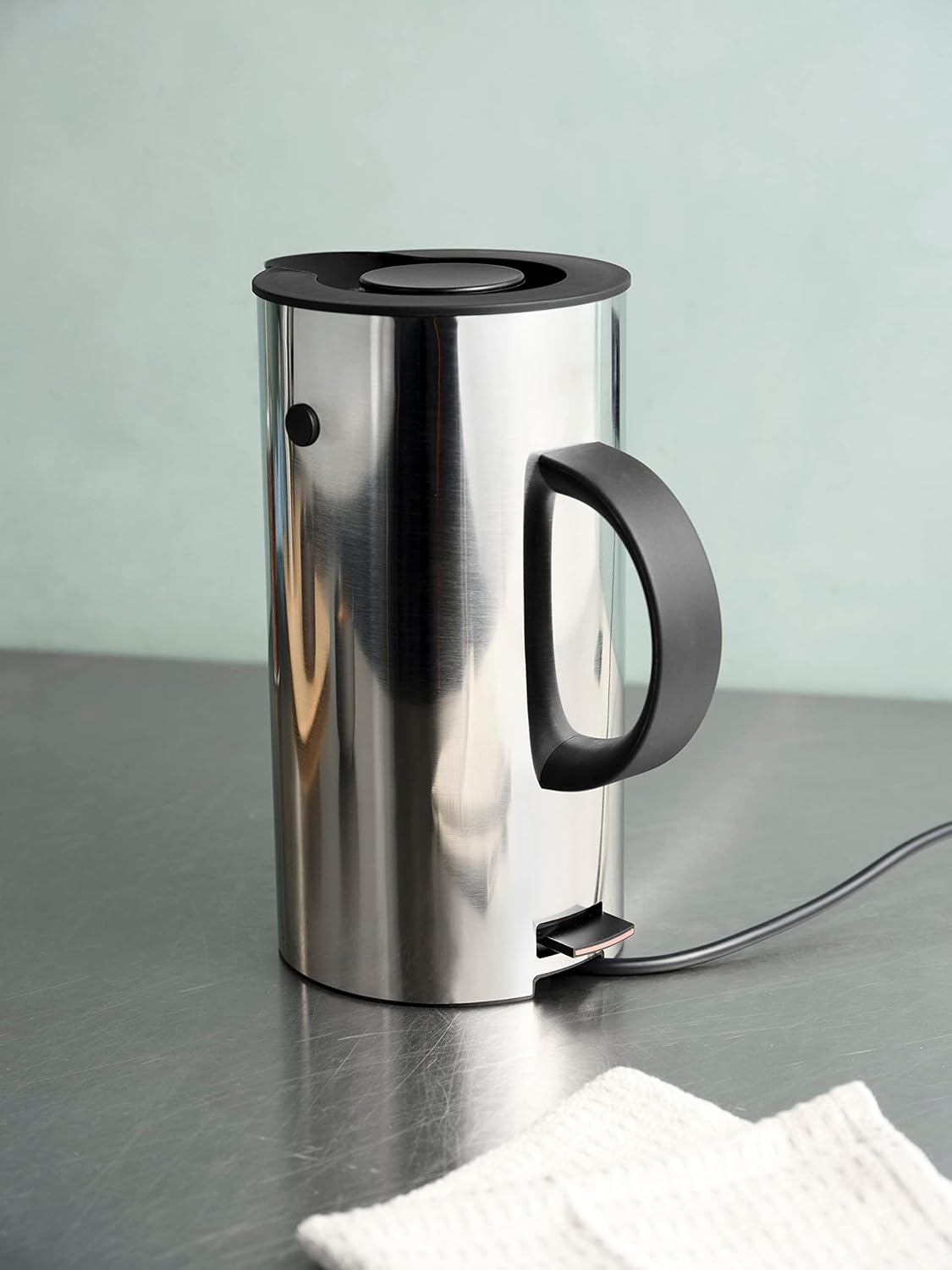 Stelton EM77 Electric Cooker, Kettle, Teapot, Quick Boiling, Low Energy Consumption, Removable Limescale Filter, Safety Switch, 1.5 Litres, Steel, EU Plug image number 2