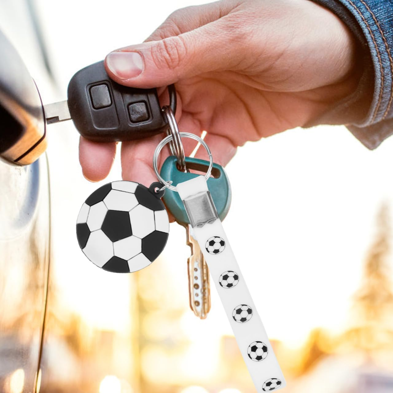 12Pcs Small Soccer Keychain - Sports Ball Keyring Decor Hanging Keychain Soccer Party Favours for Teenagers KIDS