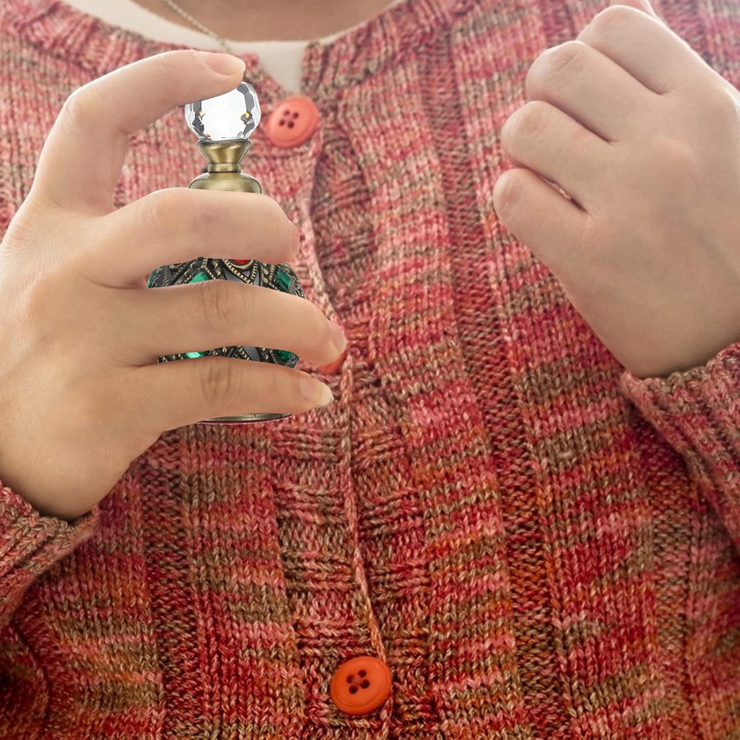 Luxshiny Vintage Empty Perfume Bottle Elegant Fragrance Dispenser for Travel and Collectibles for Essential Oils Lotions and Keepsakes image number 4