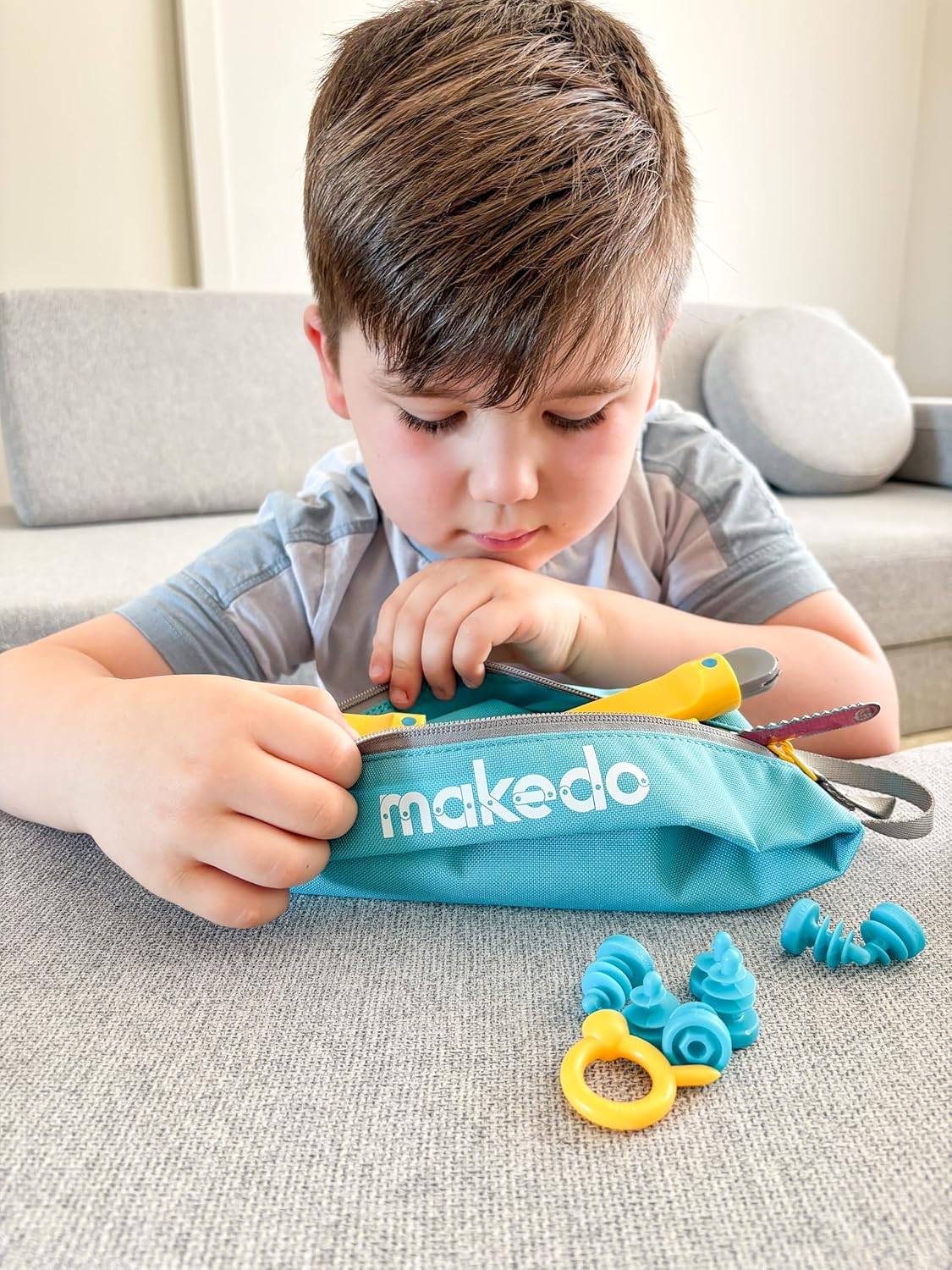 Makedo Tool-Case | Stylish and Eco-Friendly Storage Solution for up to 300 Scrus or 20 Tools Ages and Versatile for Various Craft Supplies image number 3