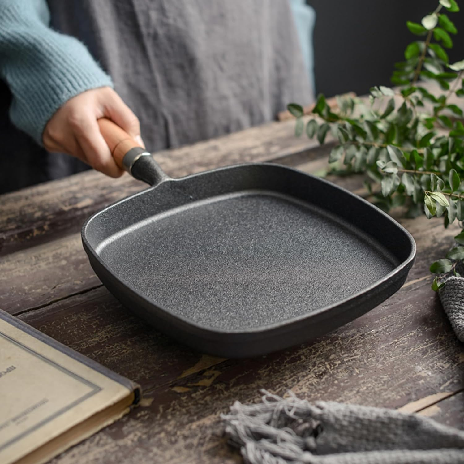 Cast Iron Grill Pan,8.6 Inch Steak Frying Pan 22Cm Square Grill Pan with Protective Wooden Handle for Kitchen BBQ Home Outdoor image number 4