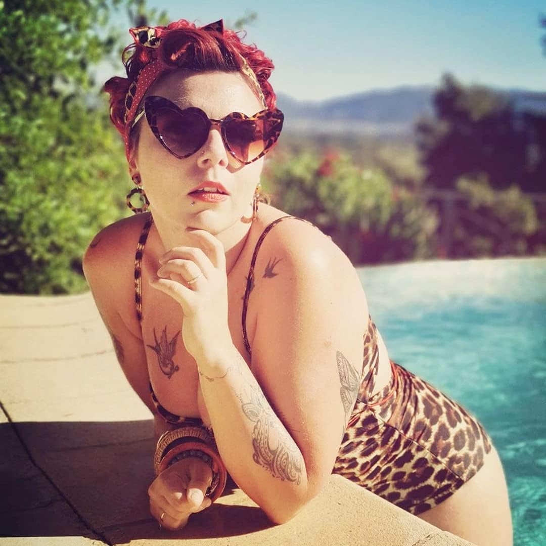 Pibupibu 10 Pack Colorful Heart Shaped Sunglasses Bachelorette Party Favors for Women Bride Tribe Glasses Bride Shower Gift image number 6