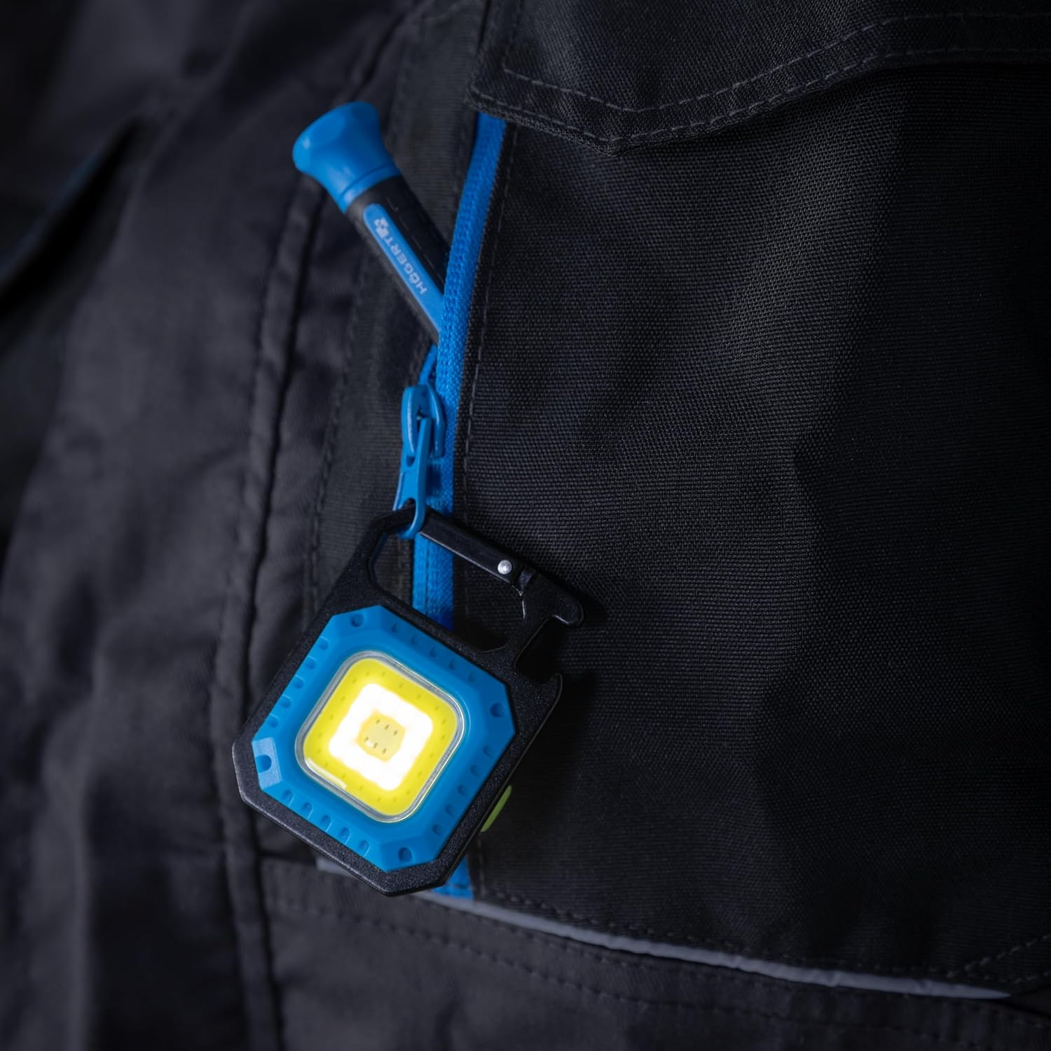 H&ouml;gert Technik Rechargeable Mini LED Flashlight 580LM with 7 Light Modes, USB-C, Magnetic Base, Carabiner, Bottle Opener and 500Mah Battery for Work, Outdoor, Camping image number 1