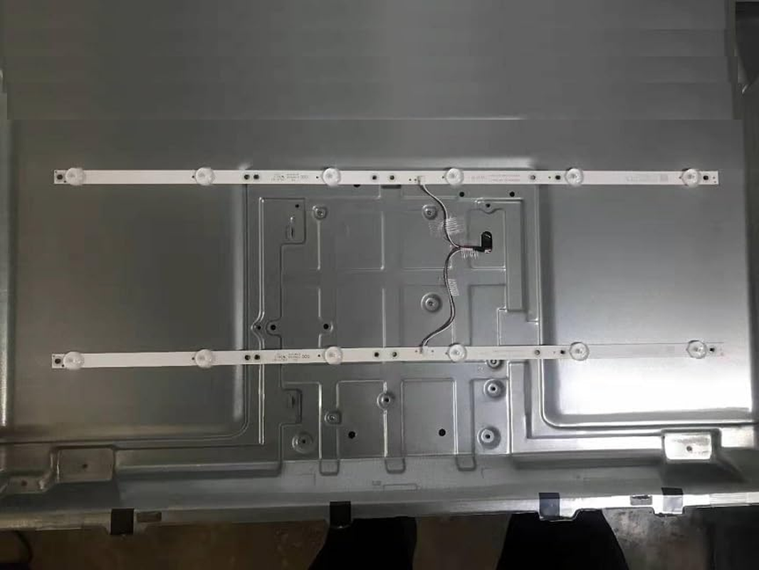 LED Backlight Strip Compatible with PANASONIC TX-32FR250K 32PHS4062/60 32PHS4012/12 Compatible with Toshiba 32S2855EC 32PHS4062 Compatible with Daewoo L32V680VKE L32V690VKE (Color : 4Pcs for 2 TV) - 30 Pcs For 15 Tv image number 2