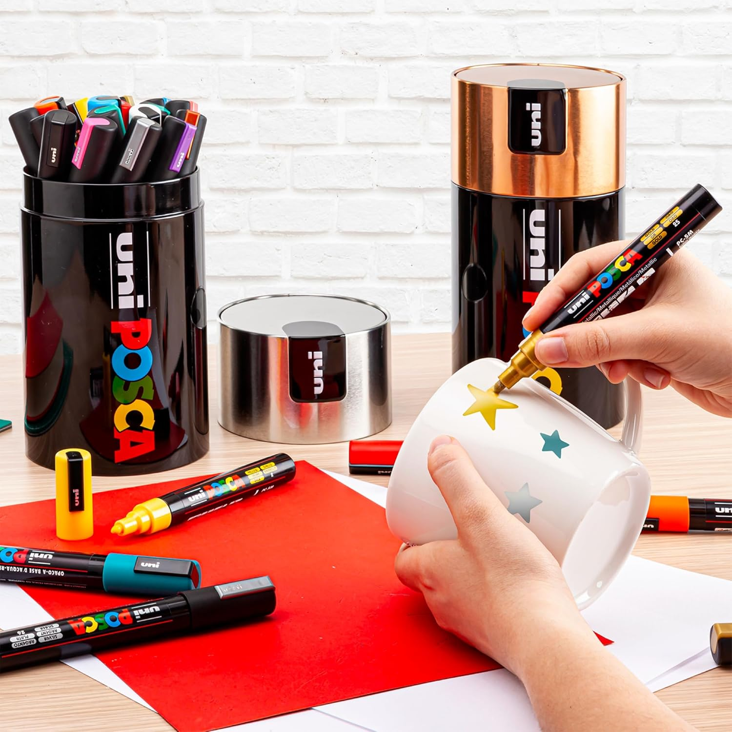 POSCA UNI GIFT BOX, 18 Markers, Medium round Tip, 2.5Mm, Aluminium Box, Gold Lid image number 5