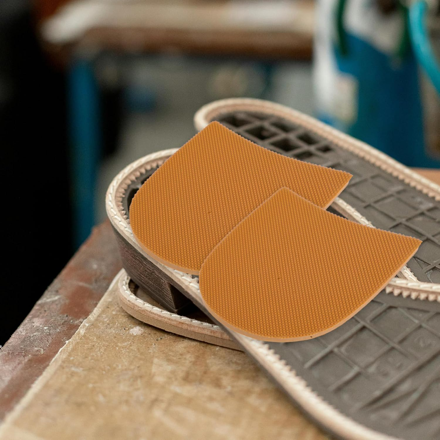 Baluue Shoe Heel Repair Pads - 2Pcs Anti-Slip Rubber Shoe Heel Repair Replacement Pads Kit for Women Men Easy Application Comfortable Walking - Khaki image number 3