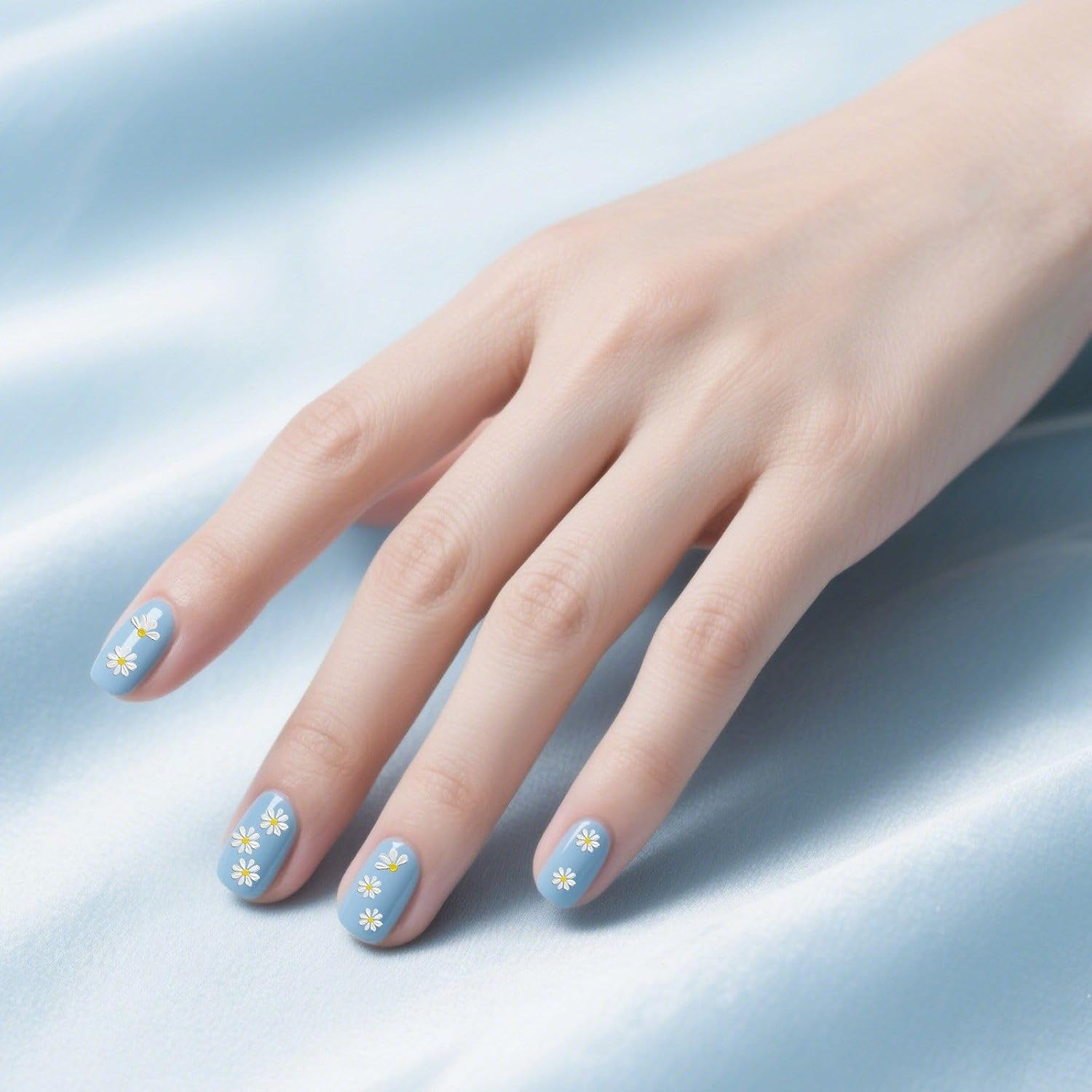 Self Adhesive Flower Nail Stickers, Daisy Design for Nail Art, Small Flower Accessories for Manicure - Set of 5