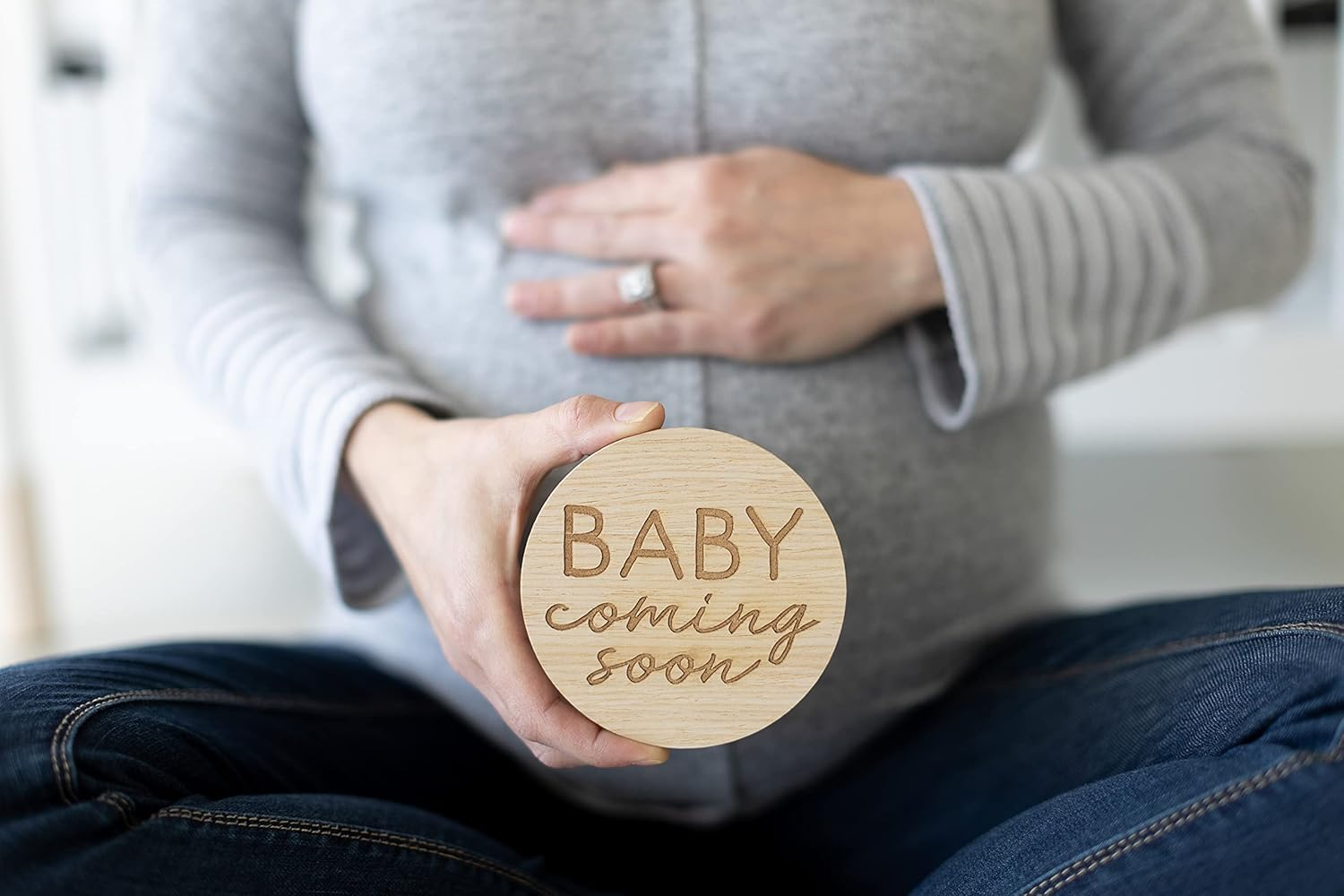 Pearhead Pregnancy Journey Milestone Markers, Wooden Weekly Growth Milestone Discs, Pregnancy Announcement and Baby Arrival Double Sided Photo Prop Cards, Modern Wooden Newborn Accessories image number 2