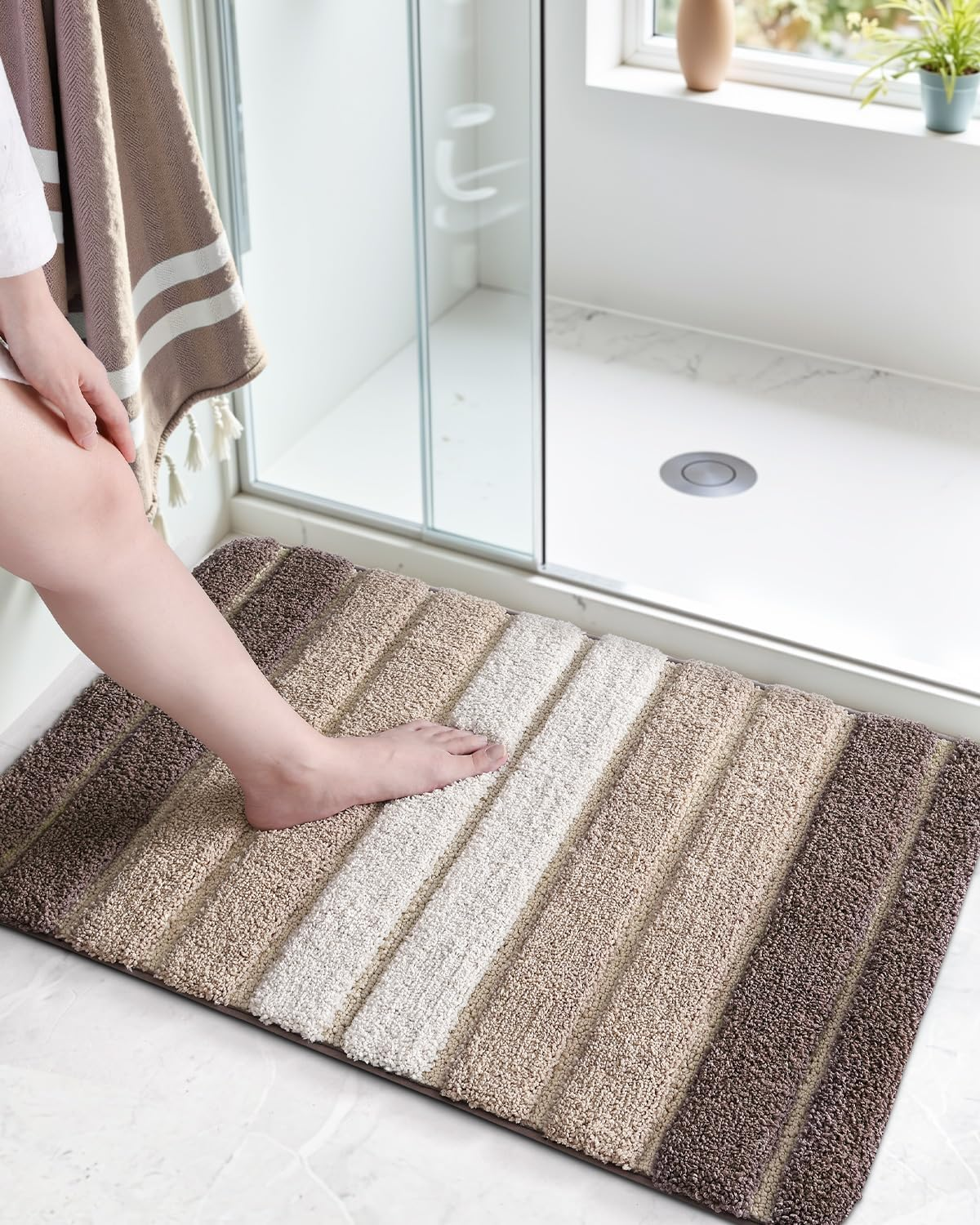 DEXI Bath Mat Bathroom Rug Absorbent Non-Slip Washable Shower Floor Mats Carpet 16"X24", Grey