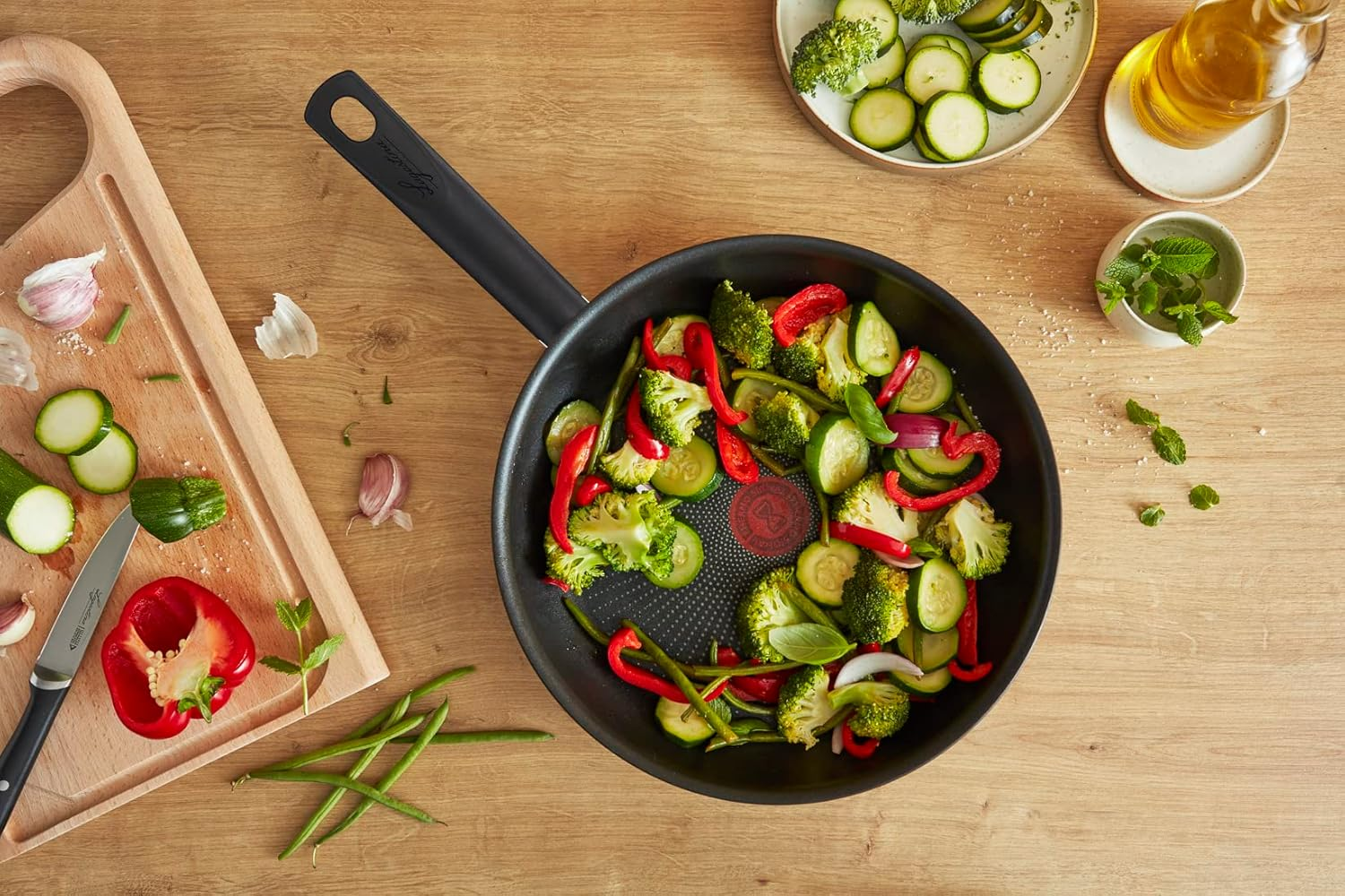 Lagostina Rigenera Green Non-Stick Pan Made of 100% Recycled Aluminium, Diameter 24 Cm, Induction Gas and Oven, Cooking Indicator Thermal Signal, Scratch-Resistant Coating, Ergonomic Handle image number 3