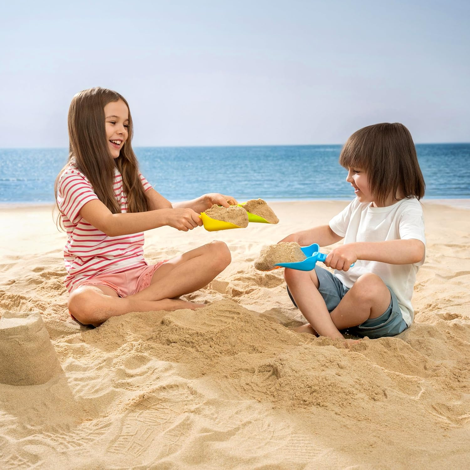 Sloosh Beach Sand Shovels for Kids - 4 Packs Shovels Colorful Scoops Travel Sand Toys for Toddlers Kids Outdoor Digging Play, Heavy Duty Plastic Garden Planting Shovels Spades Sets Sandbox Toys