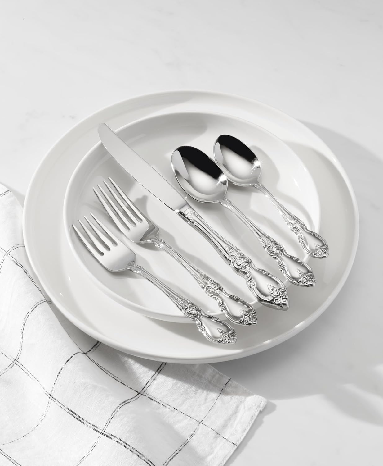 Oneida Louisiana 4-Piece Fine Teaspoons Set, 18/8 Stainless Steel Teaspoon Set, Service for 4, Dishwasher Safe, Small Spoons, Silverware, Mirror Finish, Utensils, Flatware, Tableware (Silver, 4 Piece) image number 2