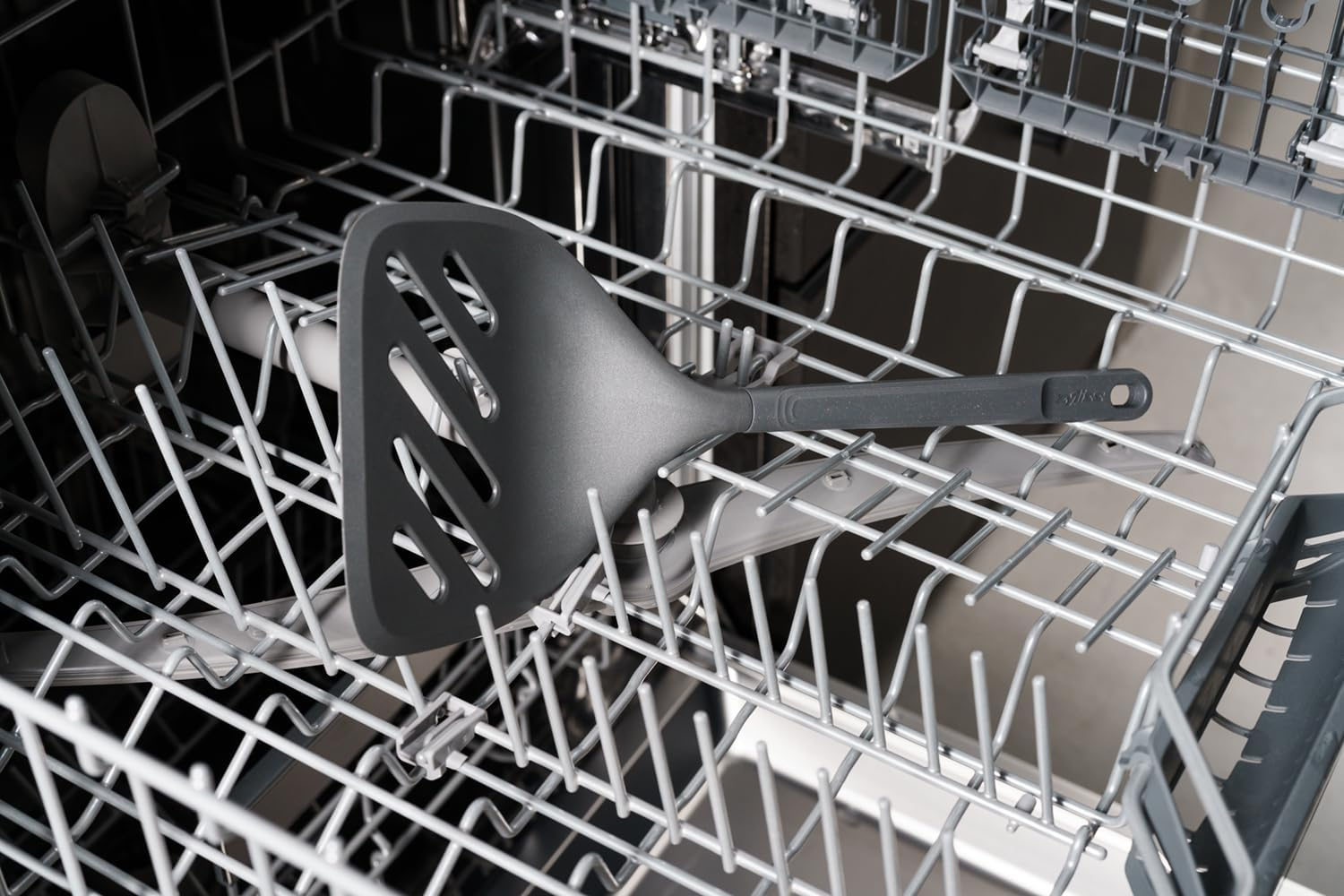 Zyliss X-Large Cooking Turner - Sustainable Wheat Straw & Nylon Non-Stick Frying & Cooking Spatula W/Heat-Resistant Silicone Head, Dishwasher Safe, 32.5Cm X 14Cm - Beluga Grey